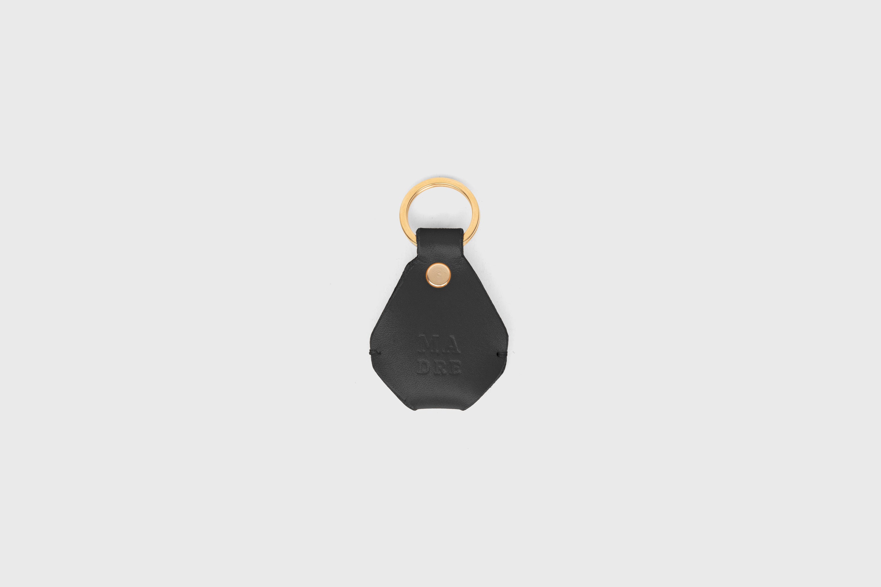 Airtag Key Ring In Black Color In Vegetable Tanned Leather Minimalistic Design Atelier Madre Manuel Dreesmann Barcelona Spain