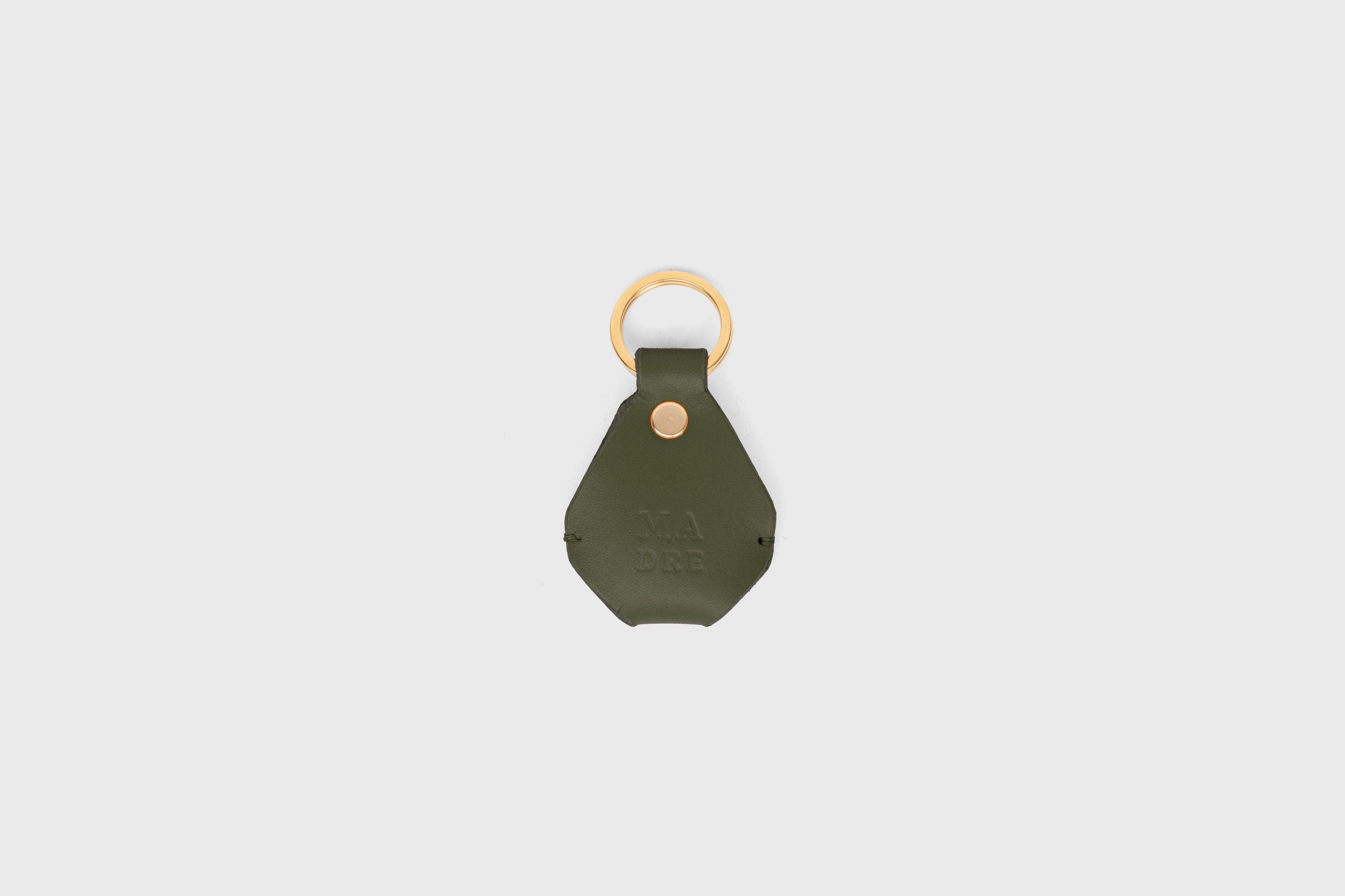 Airtag Key Ring In Olive Green Color In Vegetable Tanned Leather Minimalistic Design Atelier Madre Manuel Dreesmann Barcelona Spain