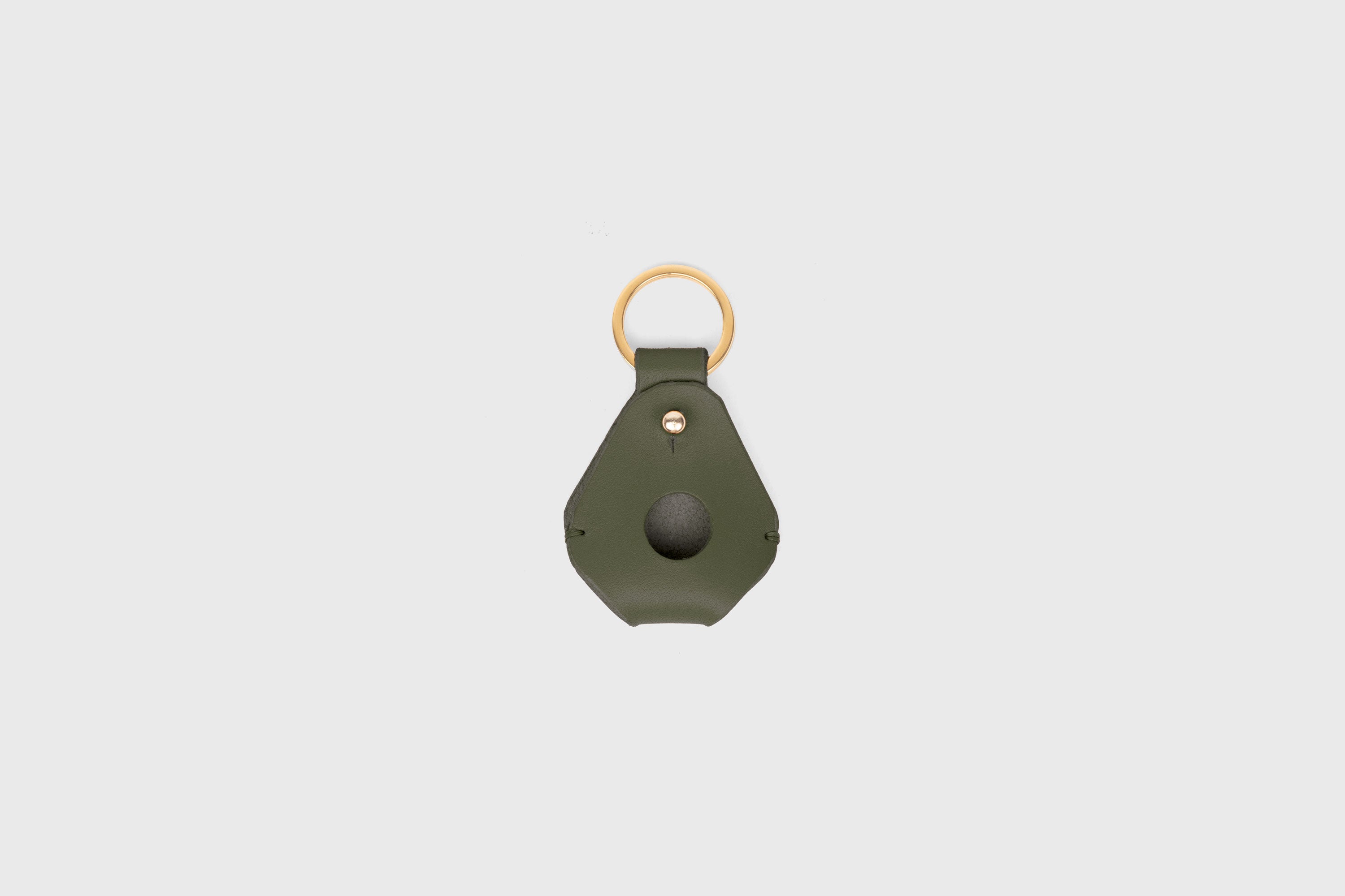 Airtag Key Ring In Olive Green Color In Vegetable Tanned Leather Minimalistic Design Atelier Madre Manuel Dreesmann Barcelona Spain
