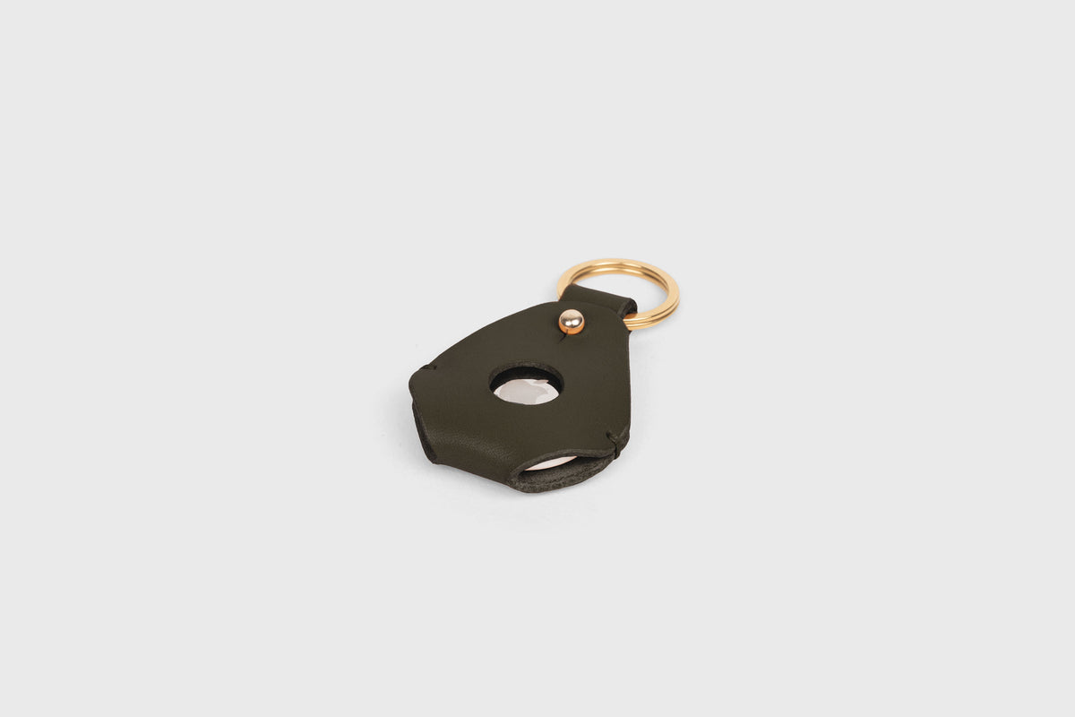 Airtag Key Ring Olive Green Leather Vegetable Tanned Atelier Madre Manuel Dreesmann Barcelona Spain 4