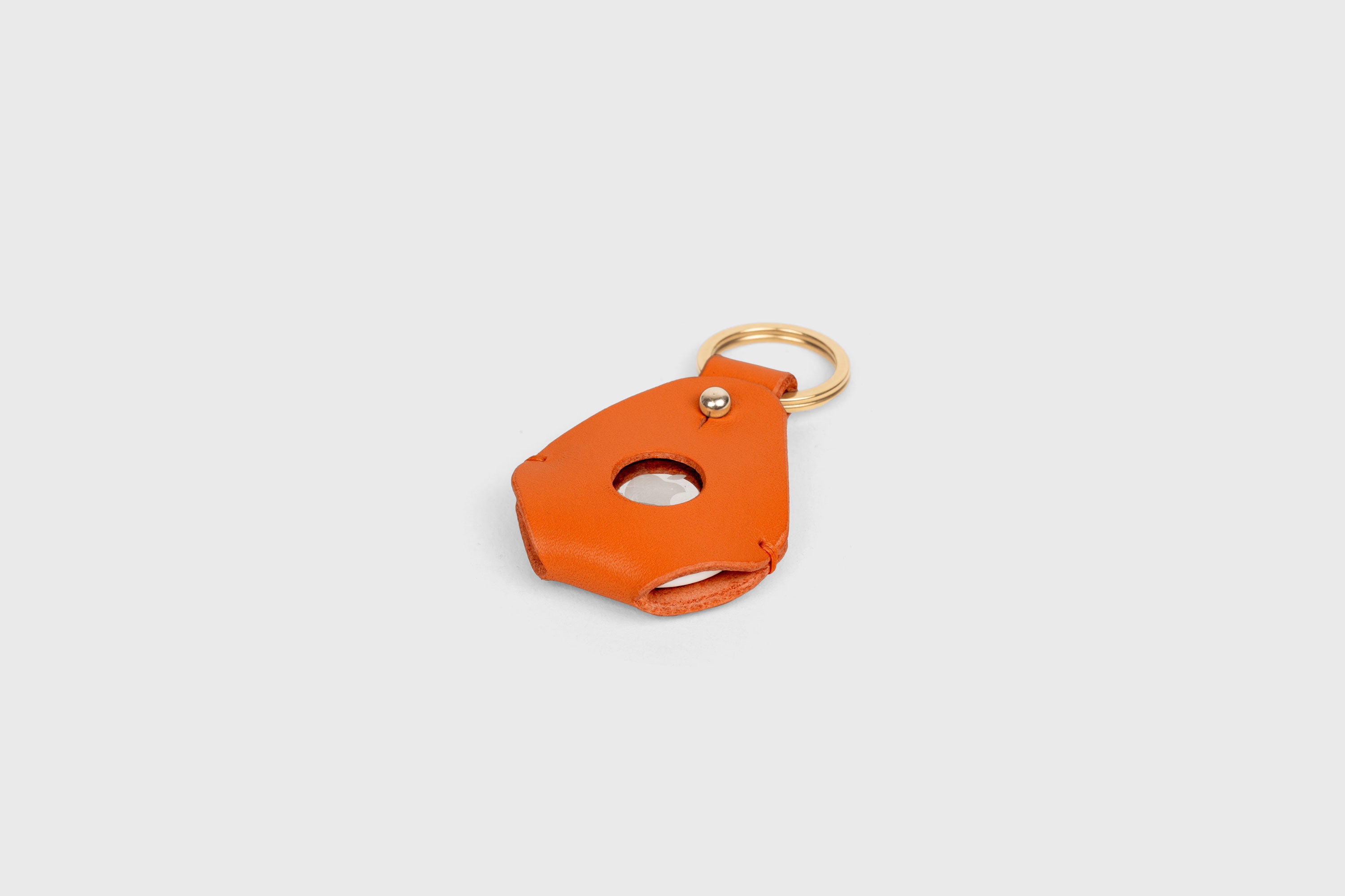 Airtag Key Ring In Orange Color In Vegetable Tanned Leather Minimalistic Design Atelier Madre Manuel Dreesmann Barcelona Spain