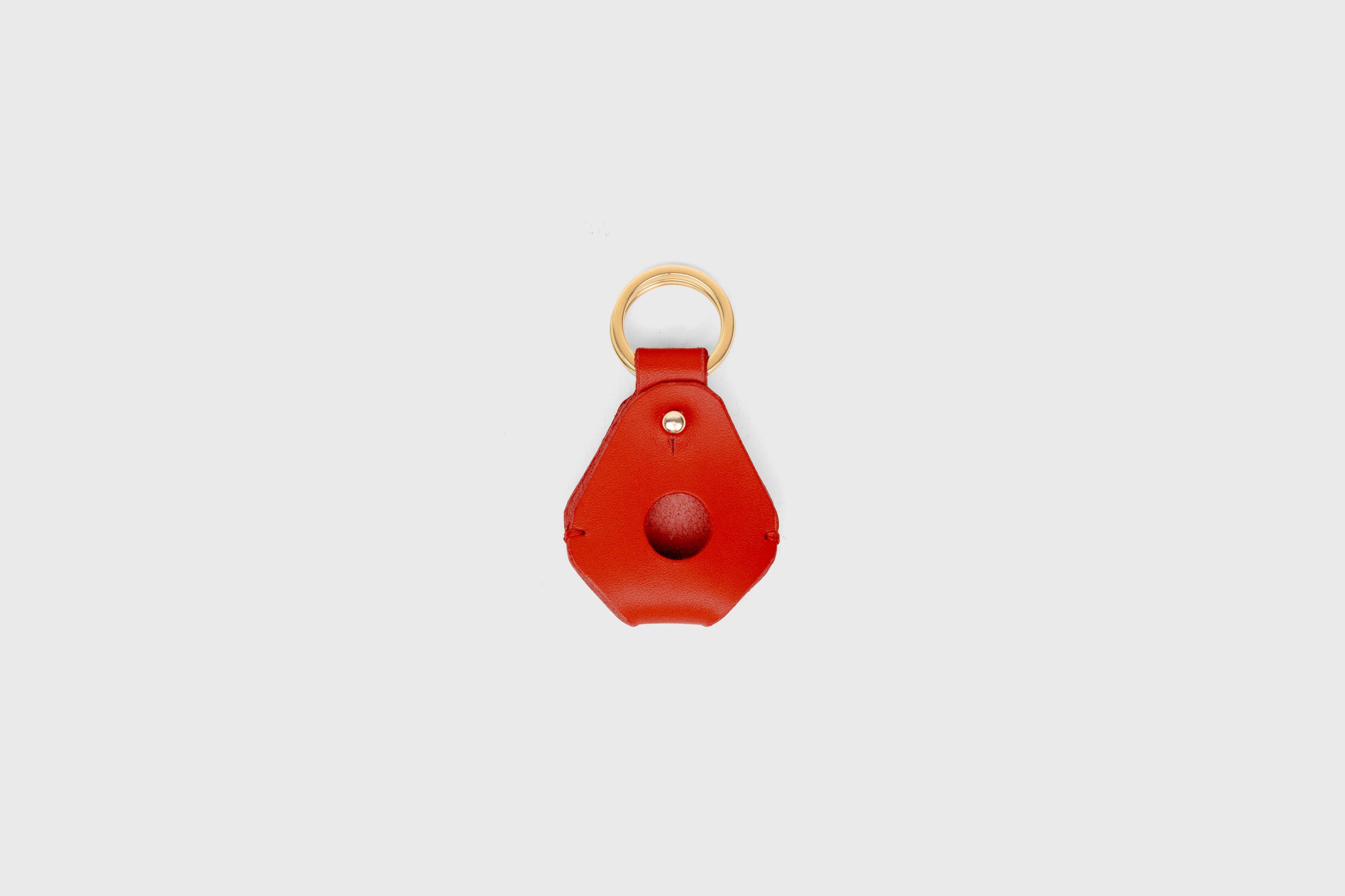 Airtag Key Ring In Red Color In Vegetable Tanned Leather Minimalistic Design Atelier Madre Manuel Dreesmann Barcelona Spain