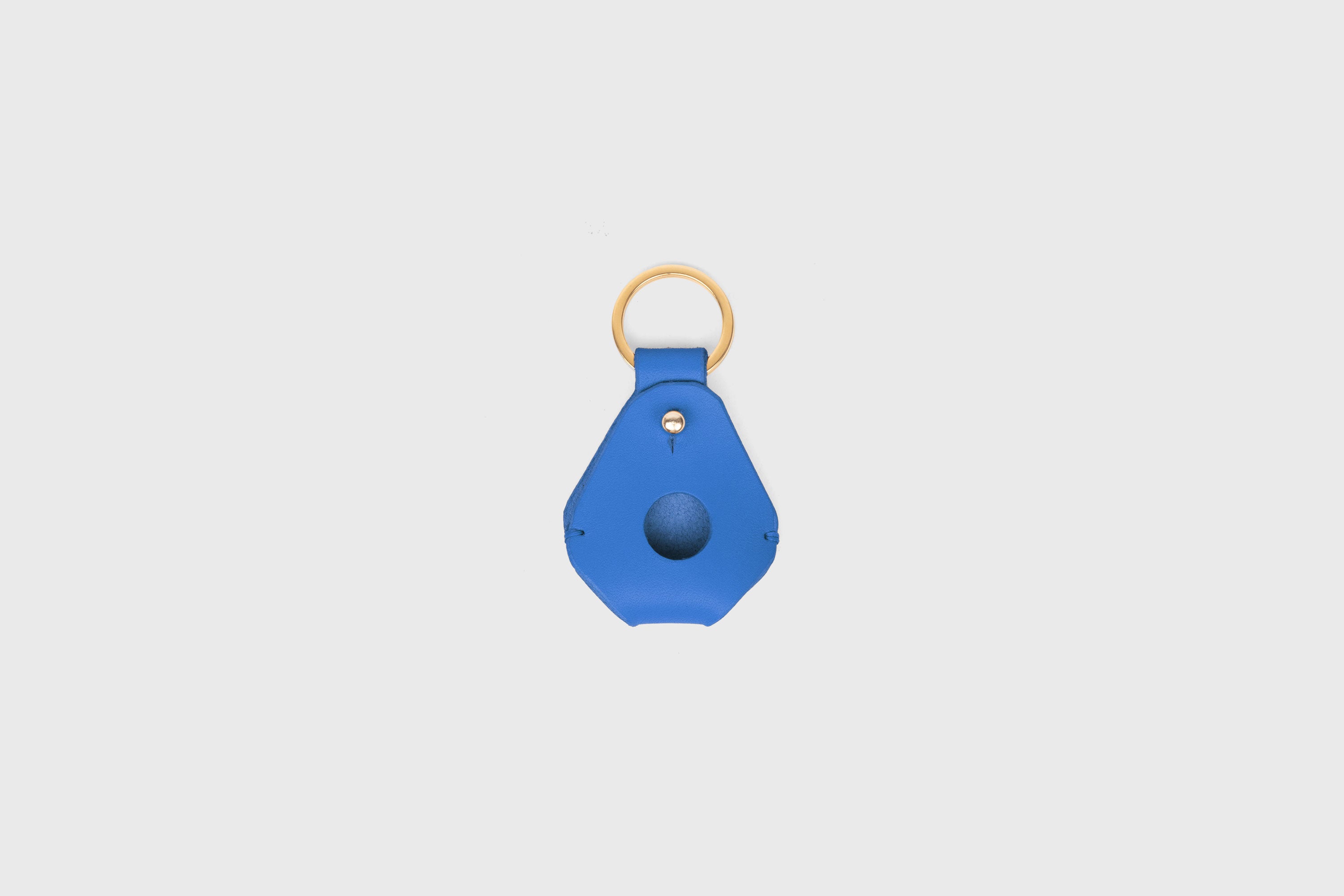 Airtag Key Ring In Royal Blue Color In Vegetable Tanned Leather Minimalistic Design Atelier Madre Manuel Dreesmann Barcelona Spain