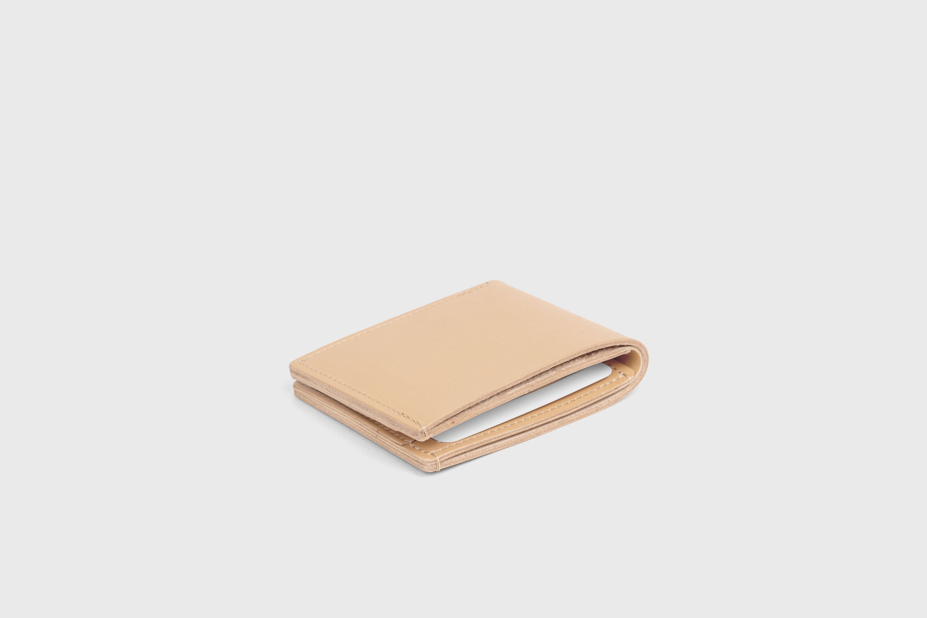 Bifold Wallet Horizontal With 6 Card Slots In Natural Color In Vegetable Tanned Leather Minimalistic Design Atelier Madre Manuel Dreesmann Barcelona Spain