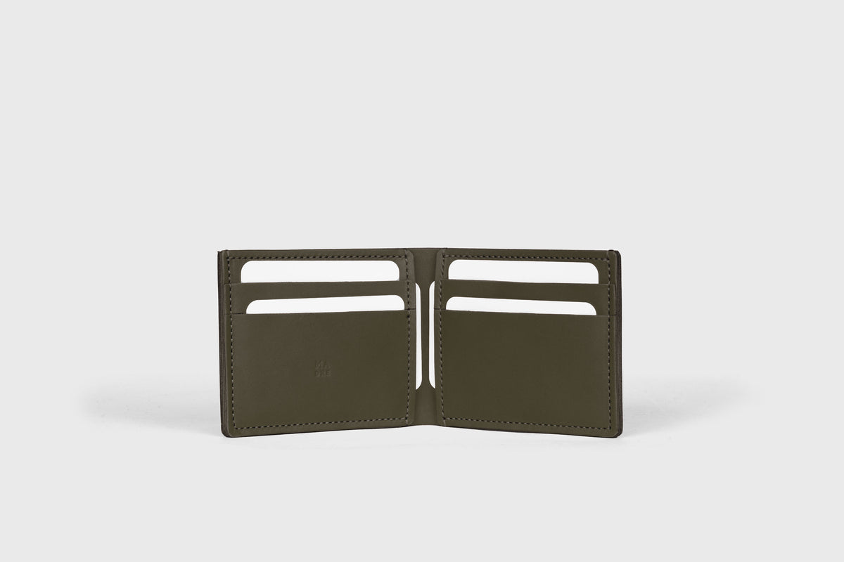 Bifold Wallet Horizontal 6 Slots Olive Green Leather Atelier Madre Manuel Dreesmann Barcelona Spain 1