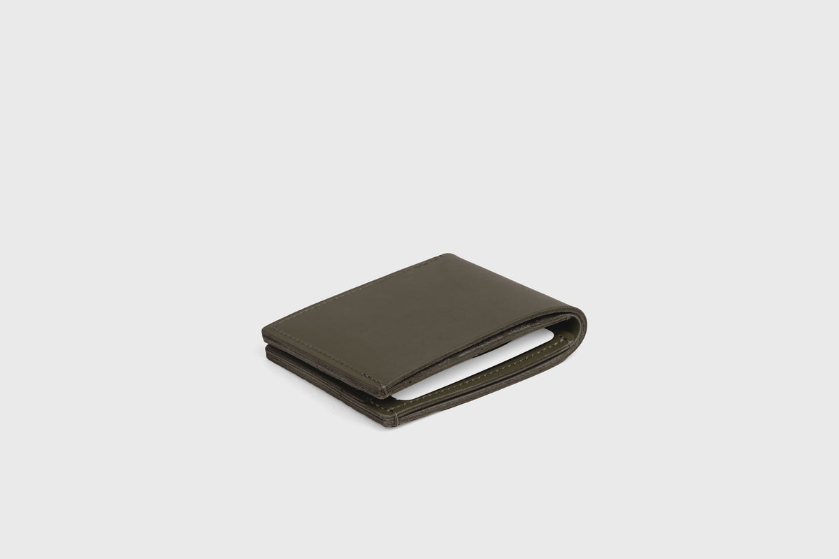 Bifold Wallet Horizontal 6 Slots Olive Green Leather Atelier Madre Manuel Dreesmann Barcelona Spain 4