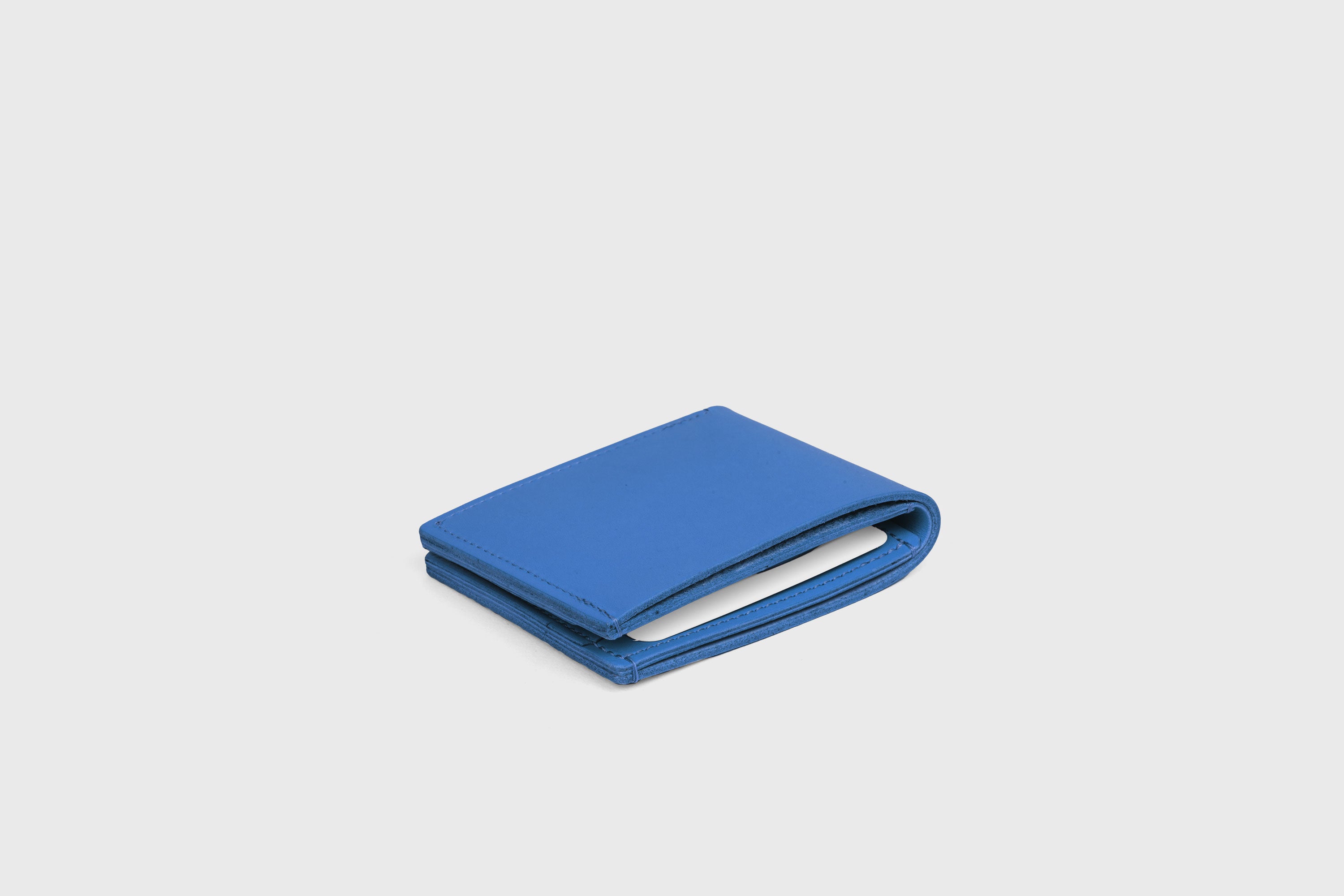 Bifold Wallet Horizontal With 6 Card Slots In Royal Blue Color In Vegetable Tanned Leather Minimalistic Design Atelier Madre Manuel Dreesmann Barcelona Spain