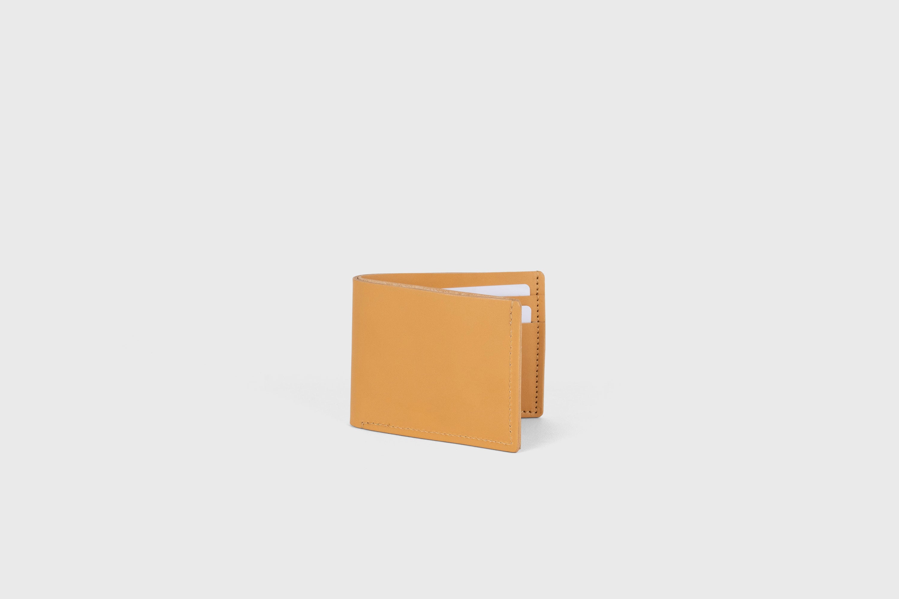 Bifold Wallet Premium Leather Brown Color Card Holder Coin Pocket Minimalist Design Atelier Madre Manuel Dreesmann Barcelona Spain