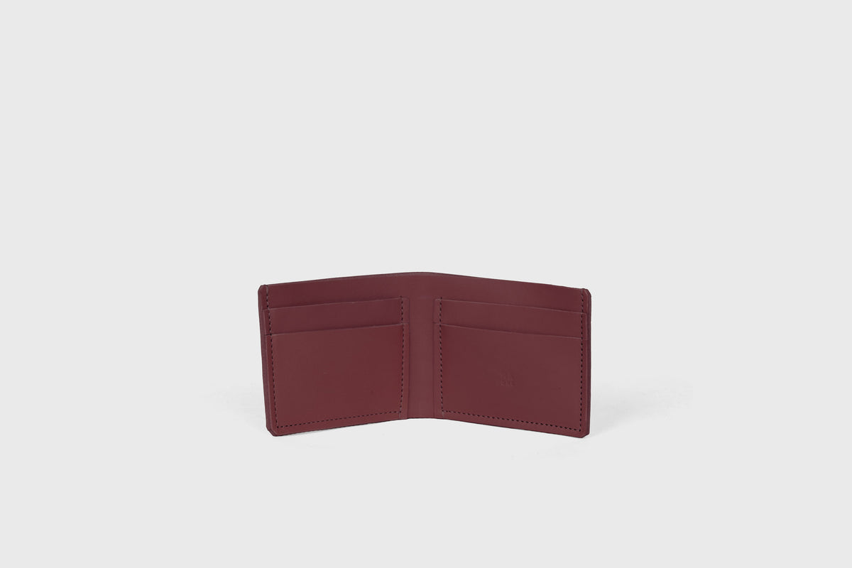 Bifold Wallet Leather Burgundy Color Minimalistic Design Vegetable Tanned Leather Atelier Madre Manuel Dreesmann Barcelona Spain 2
