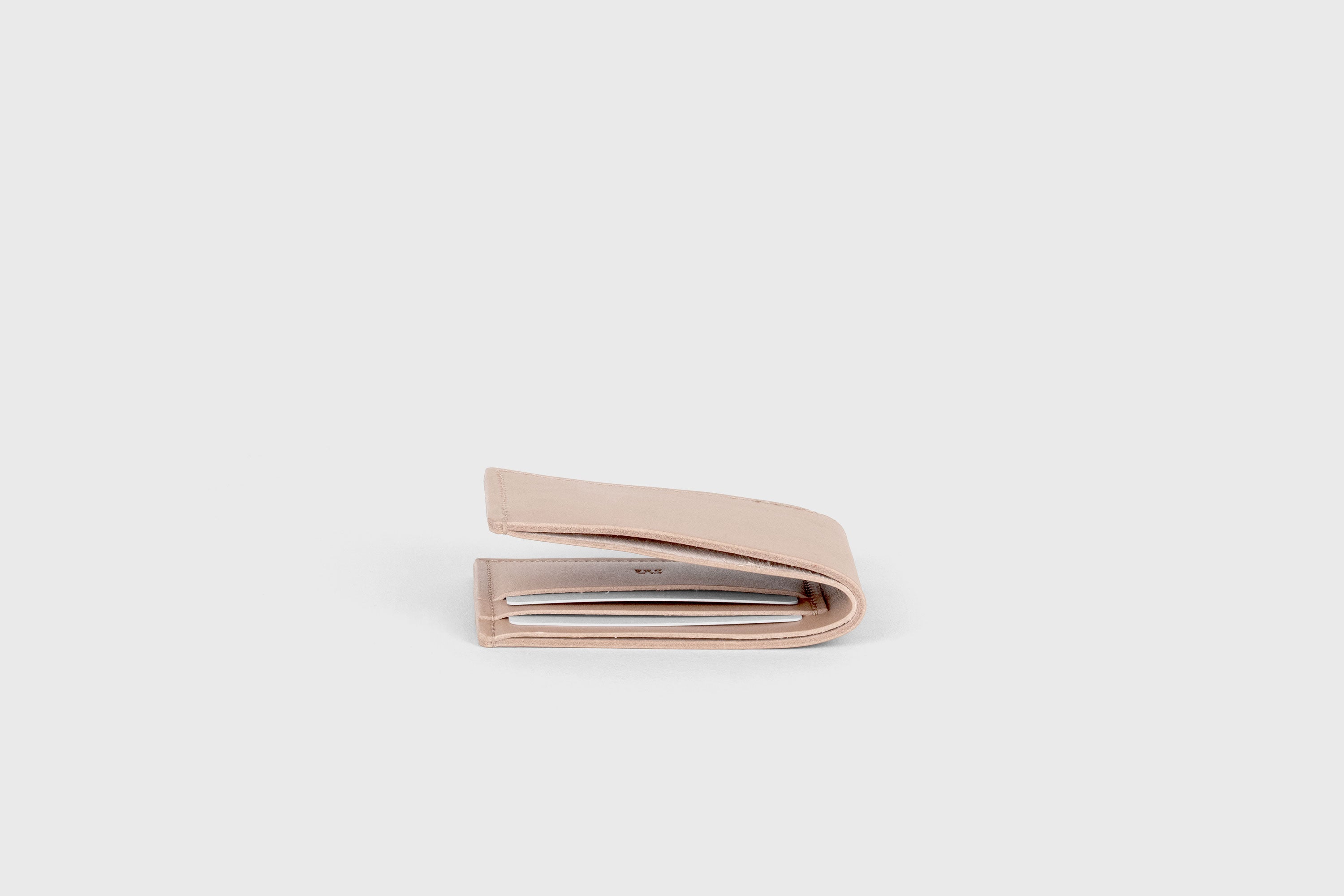 Bifold Wallet Premium Leather Natural Color Card Holder Coin Pocket Minimalist Design Atelier Madre Manuel Dreesmann Barcelona Spain