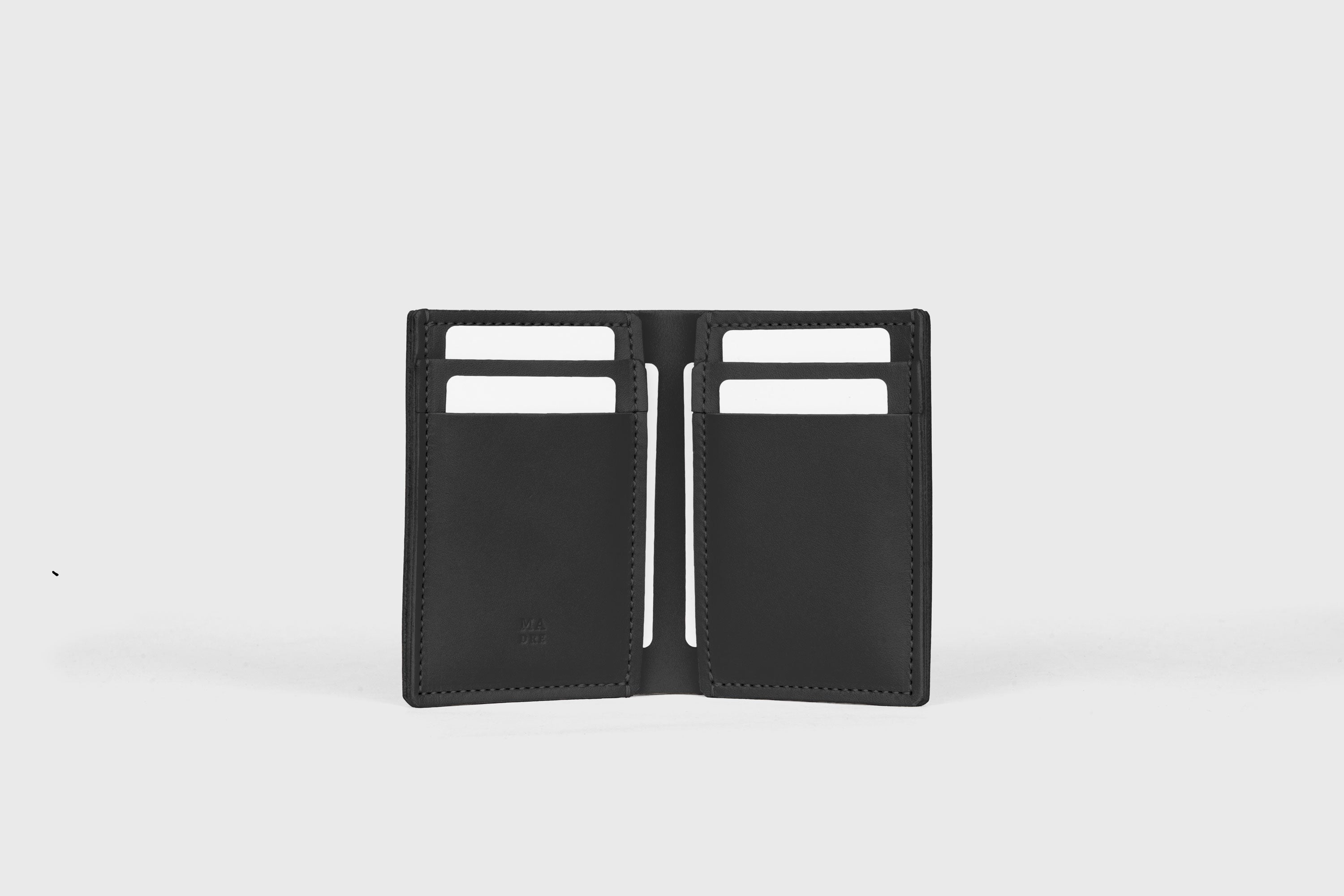 Bifold Wallet Vertical 6 Slots In Black Color In Vegetable Tanned Leather Minimalistic Design Atelier Madre Manuel Dreesmann Barcelona Spain