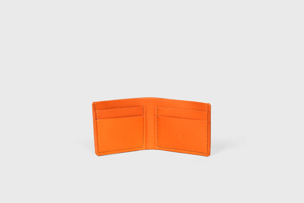 Bifold wallet leather orange color minimalistic design vegetable tanned leather atelier madre manuel dreesmann barcelona spain 2