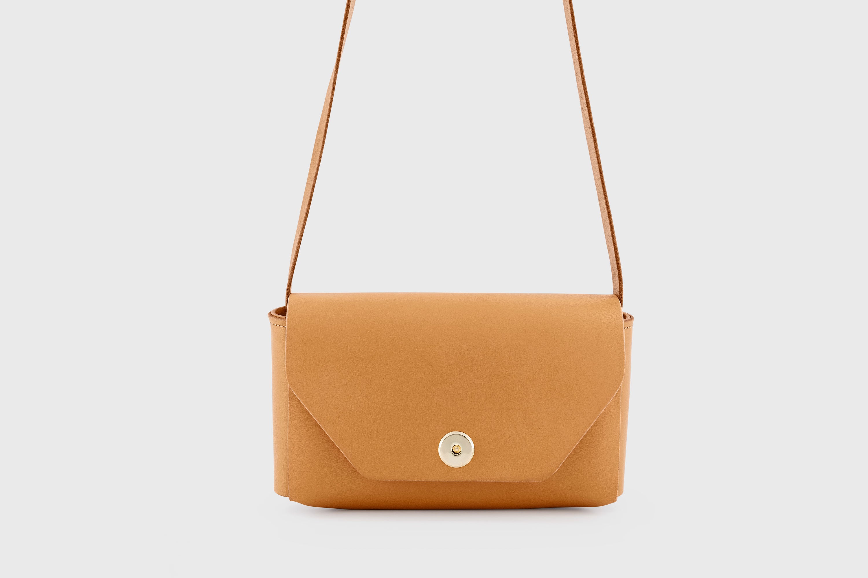 Brick Bag Brown Color Leather Square Block Vegetable Tanned Full Grain Vachetta Crossbody Shoulder Block Minimalist Premium Designer Atelier Madre Manuel Dreesmann Barcelona Spain
