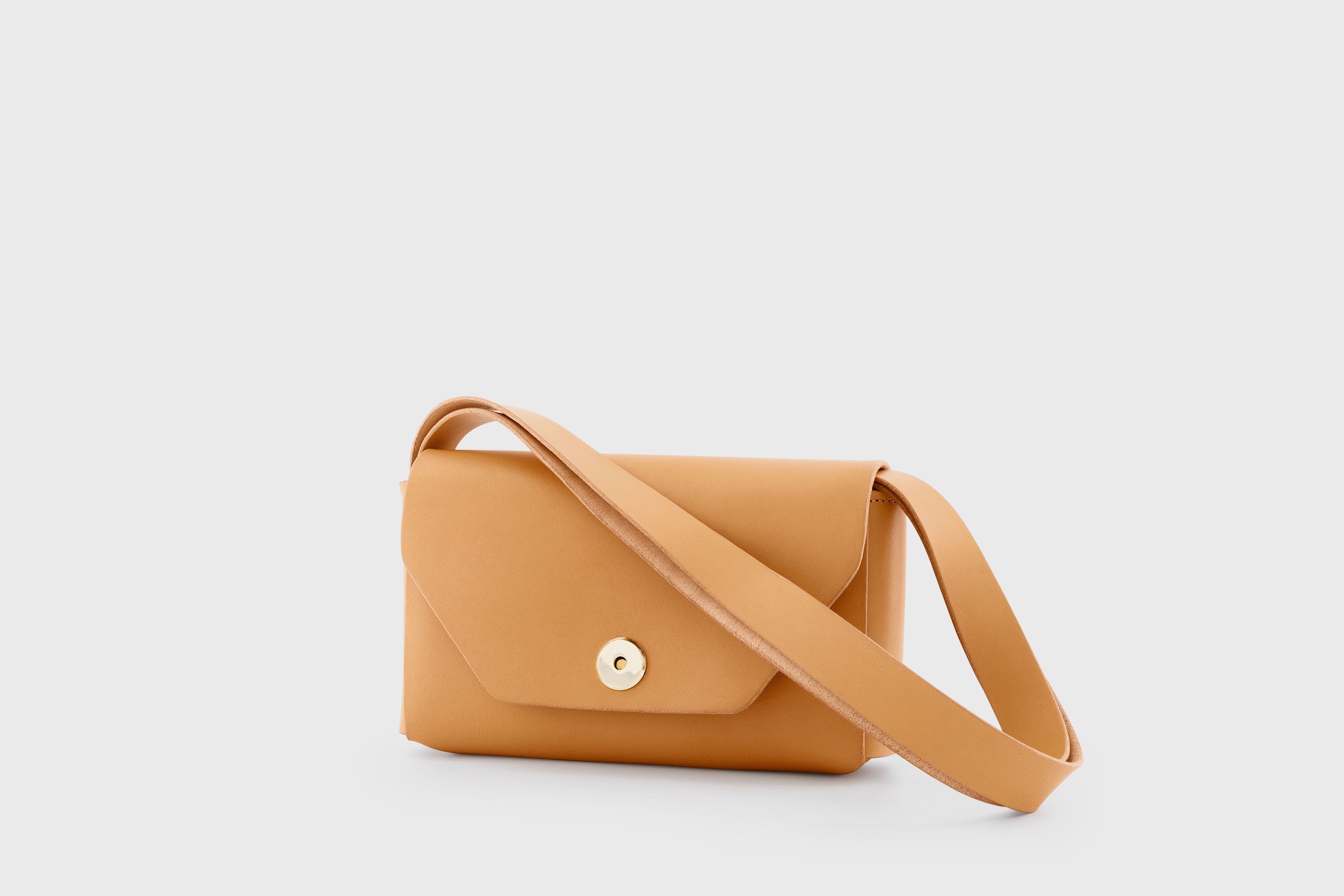 Brick Bag Brown Color Leather Square Block Vegetable Tanned Full Grain Vachetta Crossbody Shoulder Block Minimalist Premium Designer Atelier Madre Manuel Dreesmann Barcelona Spain