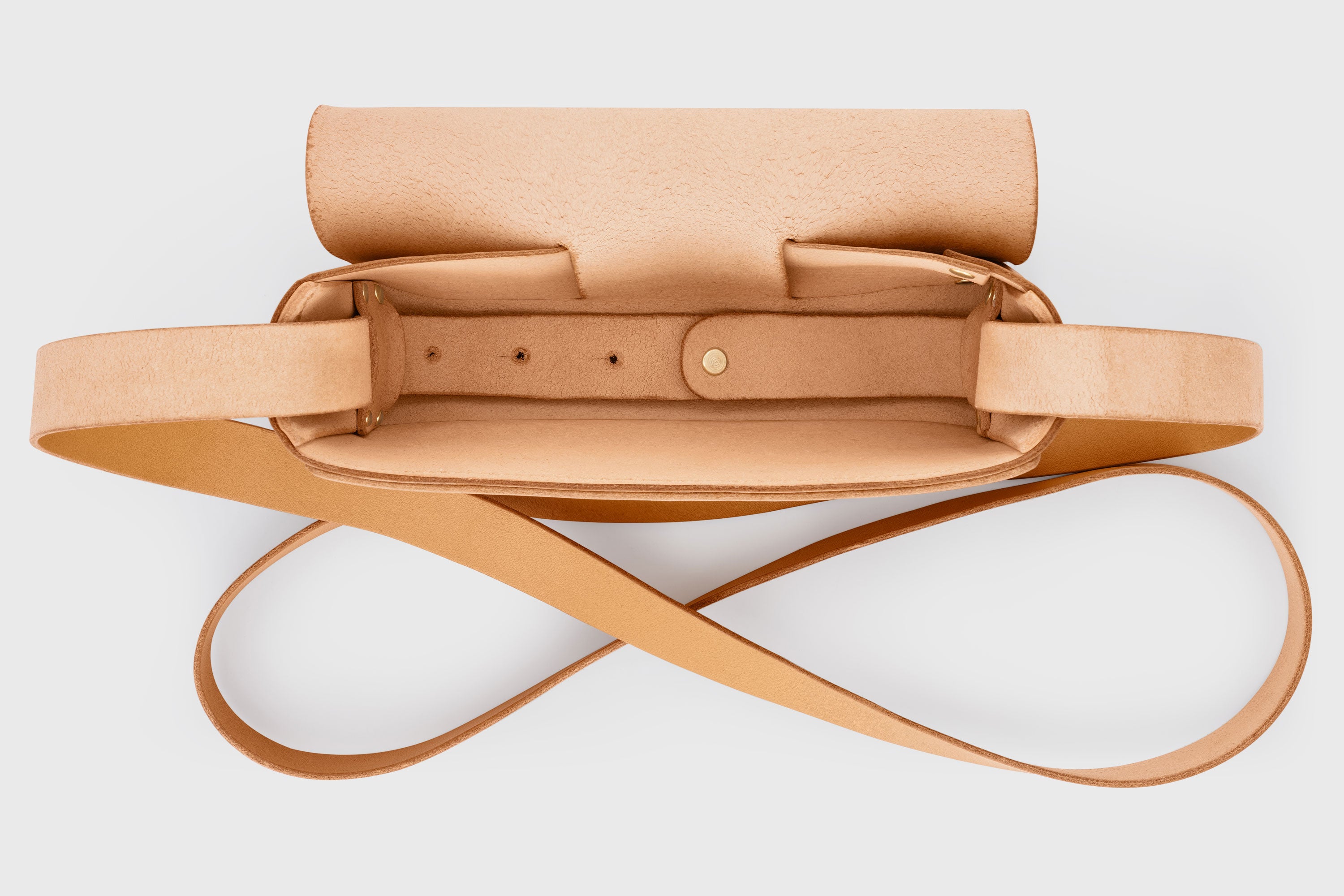 Brick Bag Brown Color Leather Square Block Vegetable Tanned Full Grain Vachetta Crossbody Shoulder Block Minimalist Premium Designer Atelier Madre Manuel Dreesmann Barcelona Spain