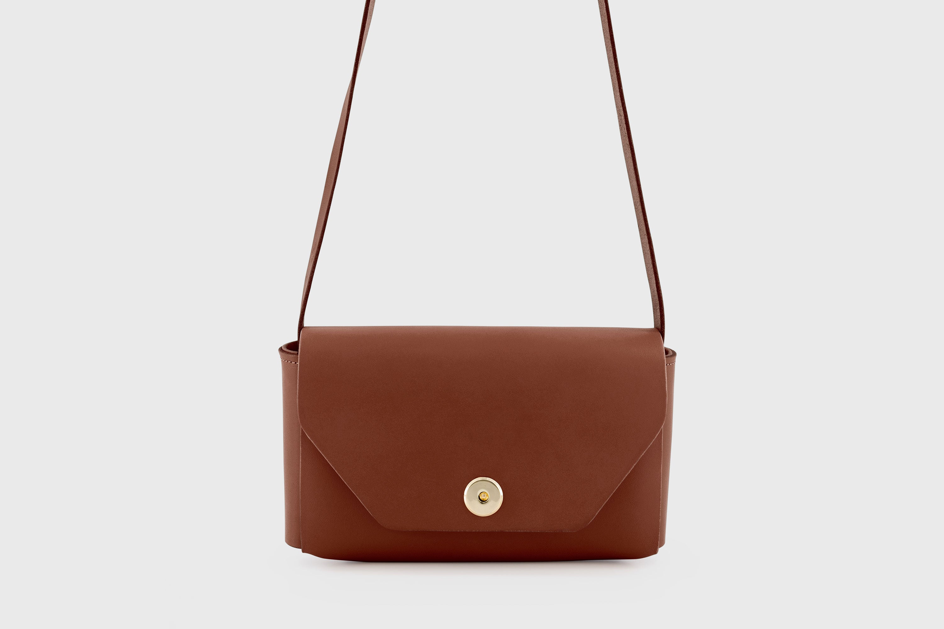 Brick Bag Dark Brown Color Leather Square Block Vegetable Tanned Full Grain Vachetta Crossbody Shoulder Block Minimalist Premium Designer Atelier Madre Manuel Dreesmann Barcelona Spain