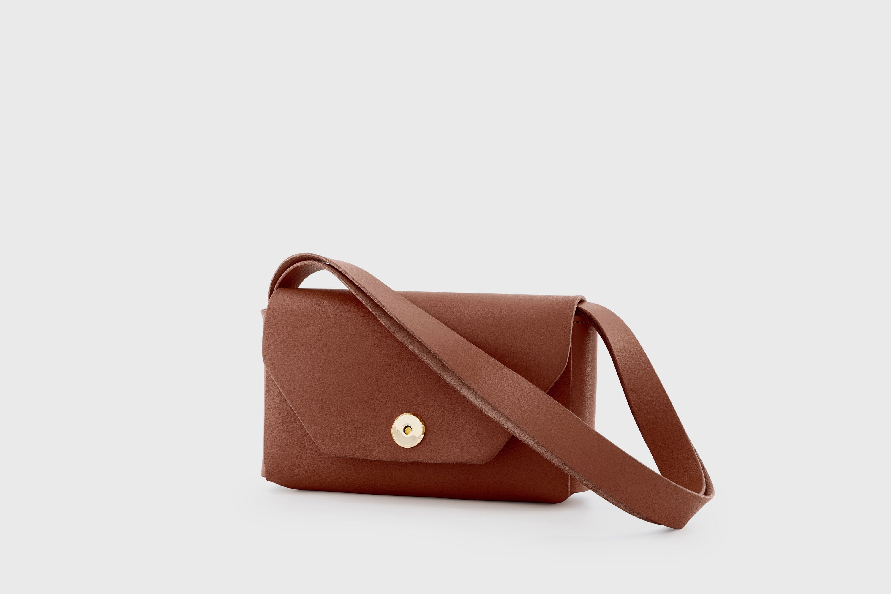 Brick Bag Dark Brown Color Leather Square Block Vegetable Tanned Full Grain Vachetta Crossbody Shoulder Block Minimalist Premium Designer Atelier Madre Manuel Dreesmann Barcelona Spain