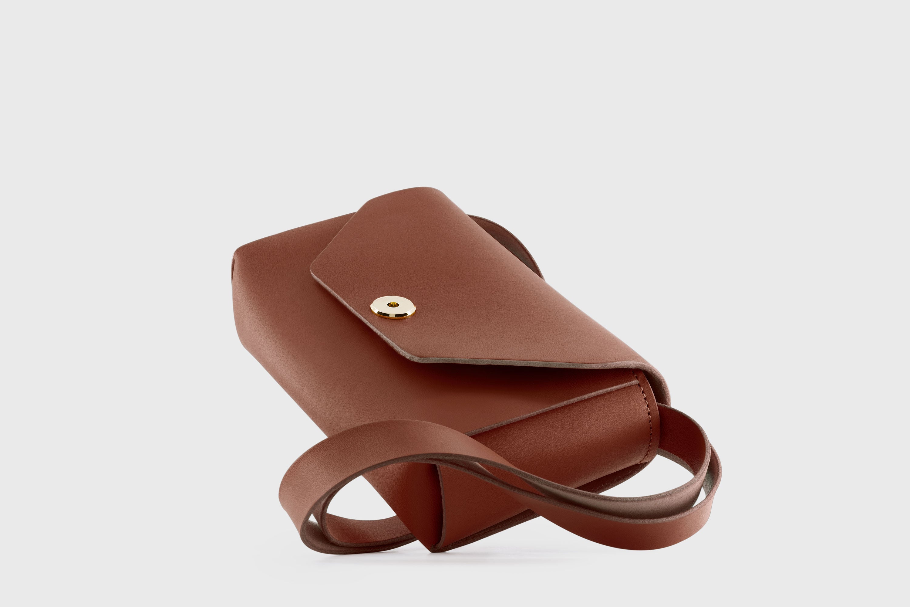 Brick Bag Dark Brown Color Leather Square Block Vegetable Tanned Full Grain Vachetta Crossbody Shoulder Block Minimalist Premium Designer Atelier Madre Manuel Dreesmann Barcelona Spain