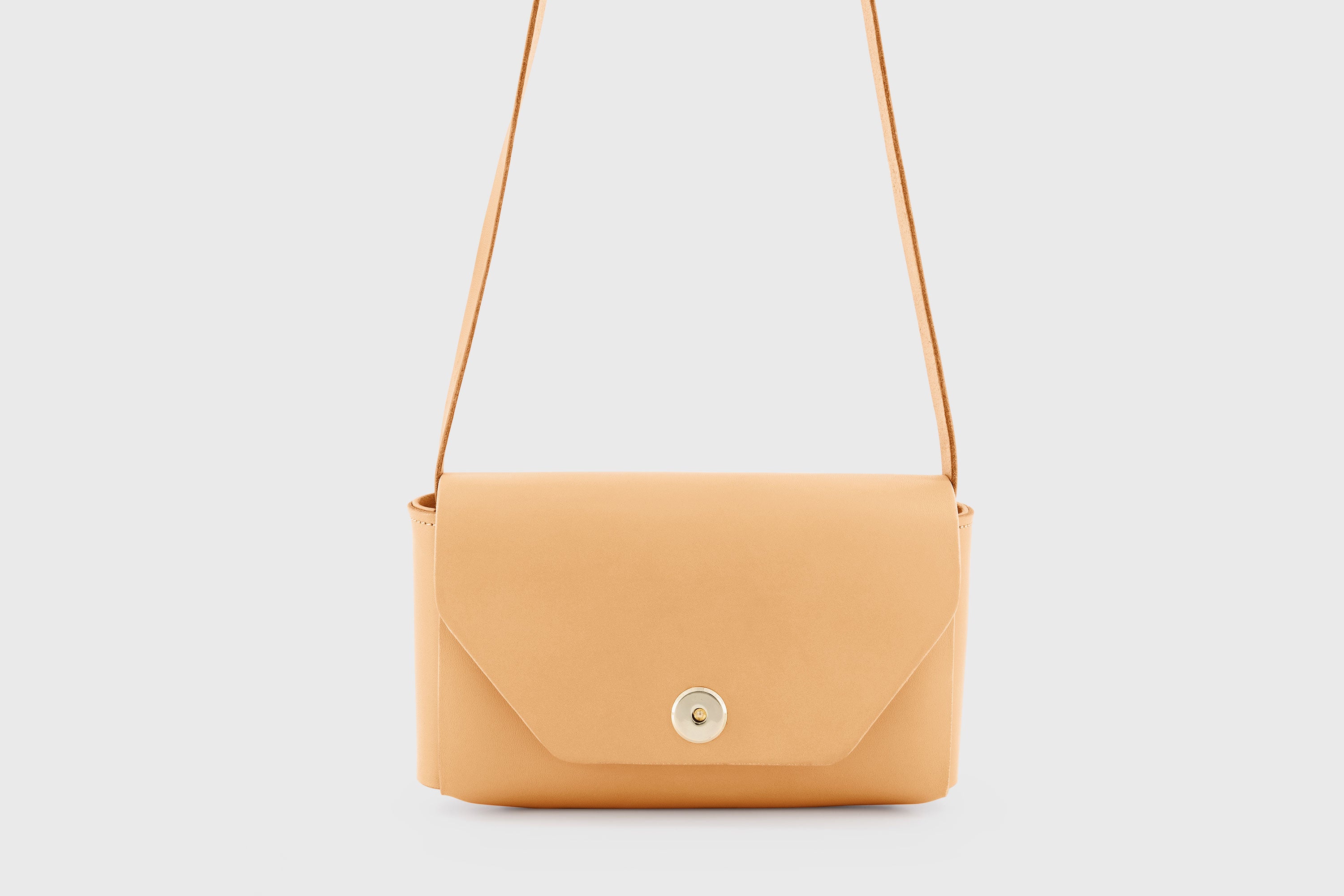 Brick Bag Natural Color Leather Square Block Vegetable Tanned Full Grain Vachetta Crossbody Shoulder Block Minimalist Premium Designer Atelier Madre Manuel Dreesmann Barcelona Spain