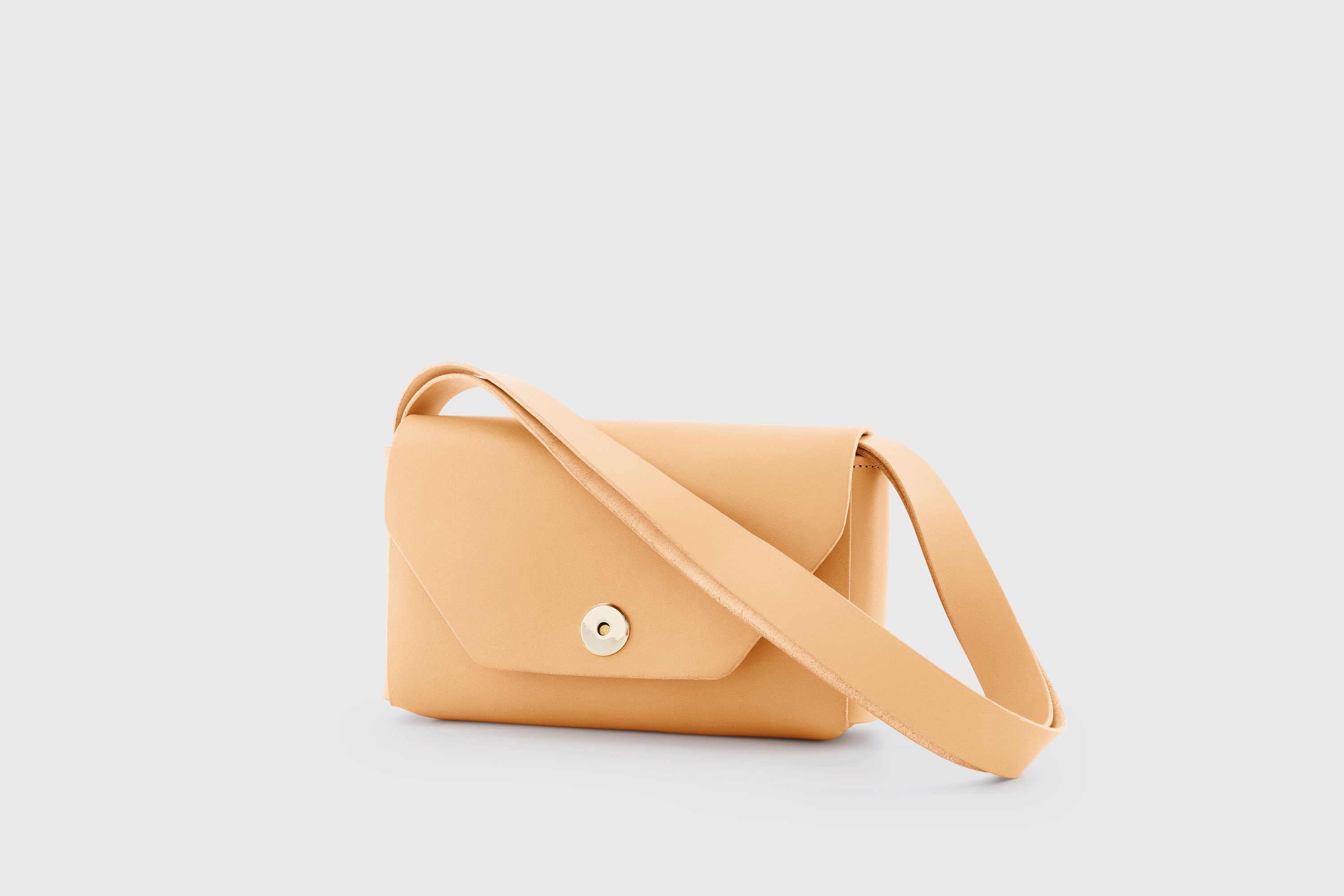 Brick Bag Natural Color Leather Square Block Vegetable Tanned Full Grain Vachetta Crossbody Shoulder Block Minimalist Premium Designer Atelier Madre Manuel Dreesmann Barcelona Spain