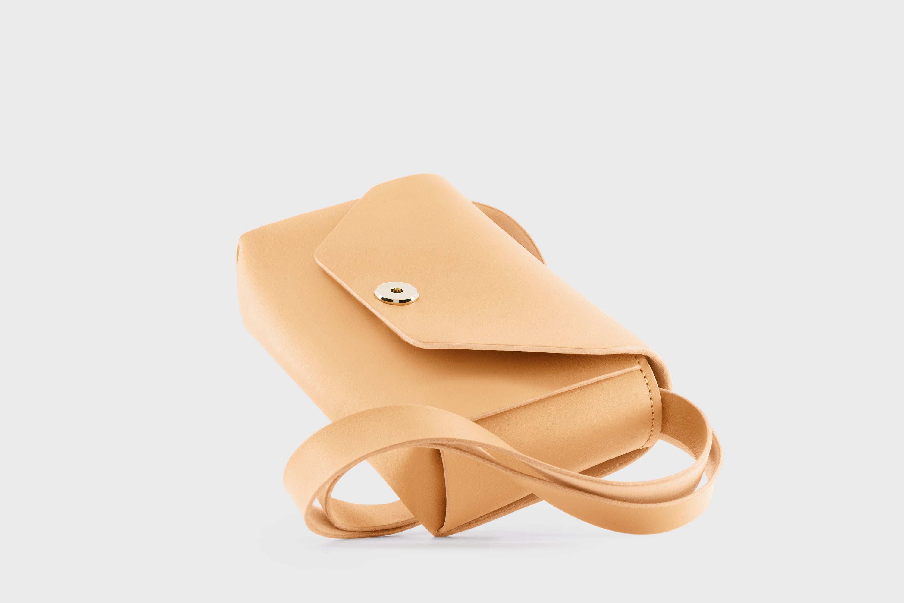 Brick Bag Natural Color Leather Square Block Vegetable Tanned Full Grain Vachetta Crossbody Shoulder Block Minimalist Premium Designer Atelier Madre Manuel Dreesmann Barcelona Spain
