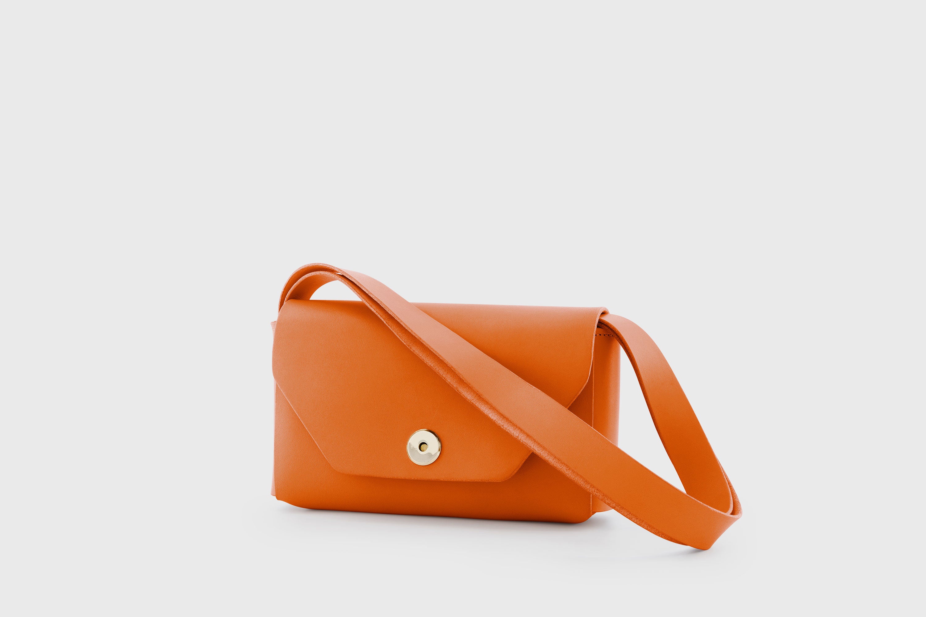 Brick Bag Orange Color Leather Square Block Vegetable Tanned Full Grain Vachetta Crossbody Shoulder Block Minimalist Premium Designer Atelier Madre Manuel Dreesmann Barcelona Spain