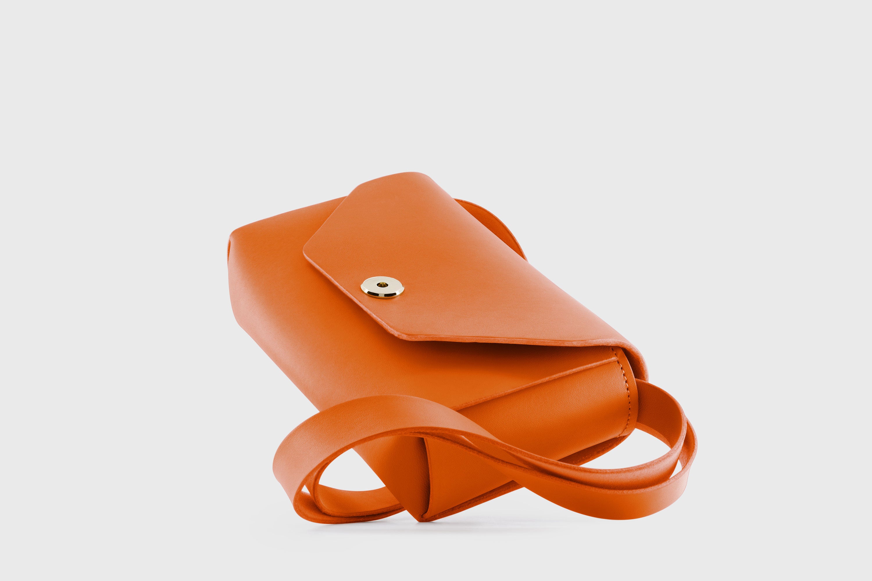 Brick Bag Orange Color Leather Square Block Vegetable Tanned Full Grain Vachetta Crossbody Shoulder Block Minimalist Premium Designer Atelier Madre Manuel Dreesmann Barcelona Spain