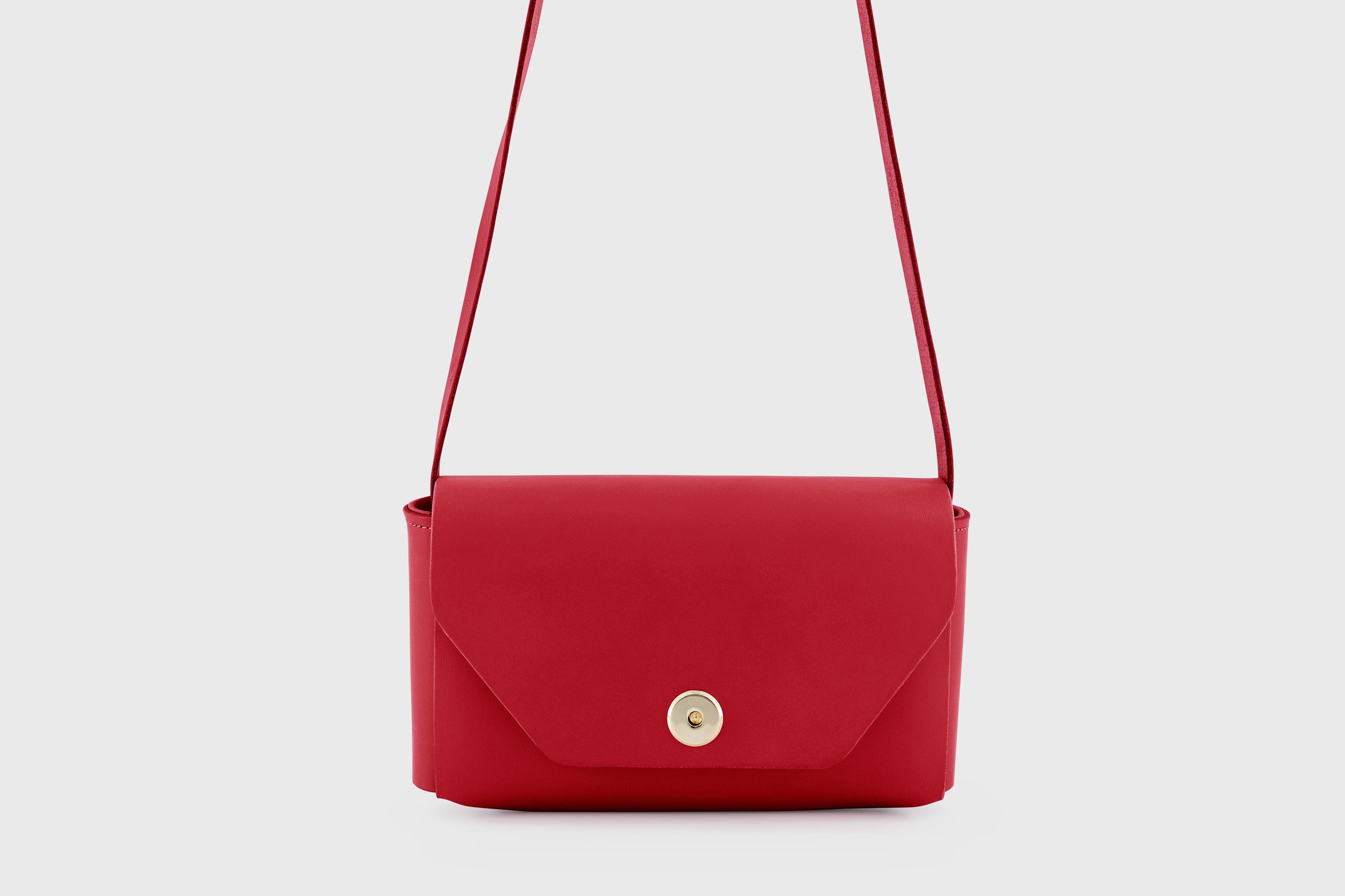 Brick Bag Red Color Leather Square Block Vegetable Tanned Full Grain Vachetta Crossbody Shoulder Block Minimalist Premium Designer Atelier Madre Manuel Dreesmann Barcelona Spain