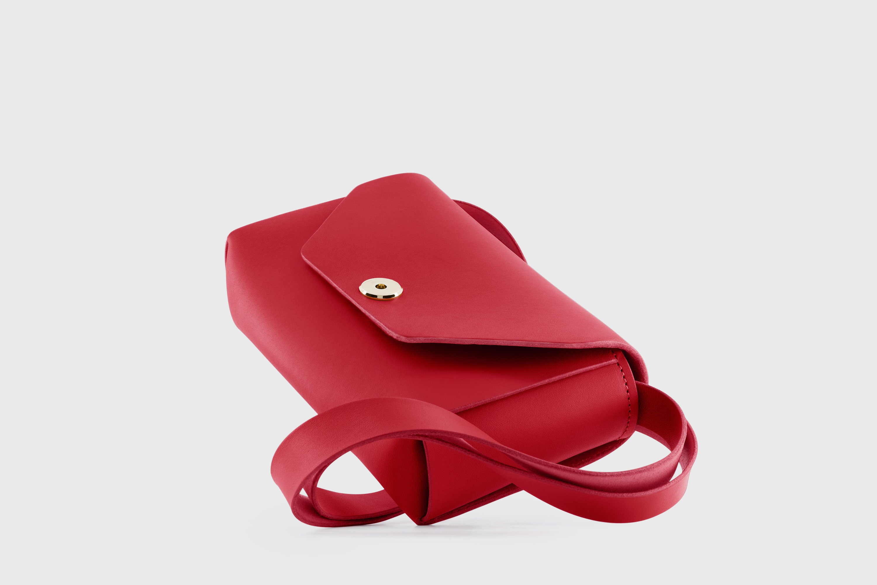 Brick Bag Red Color Leather Square Block Vegetable Tanned Full Grain Vachetta Crossbody Shoulder Block Minimalist Premium Designer Atelier Madre Manuel Dreesmann Barcelona Spain