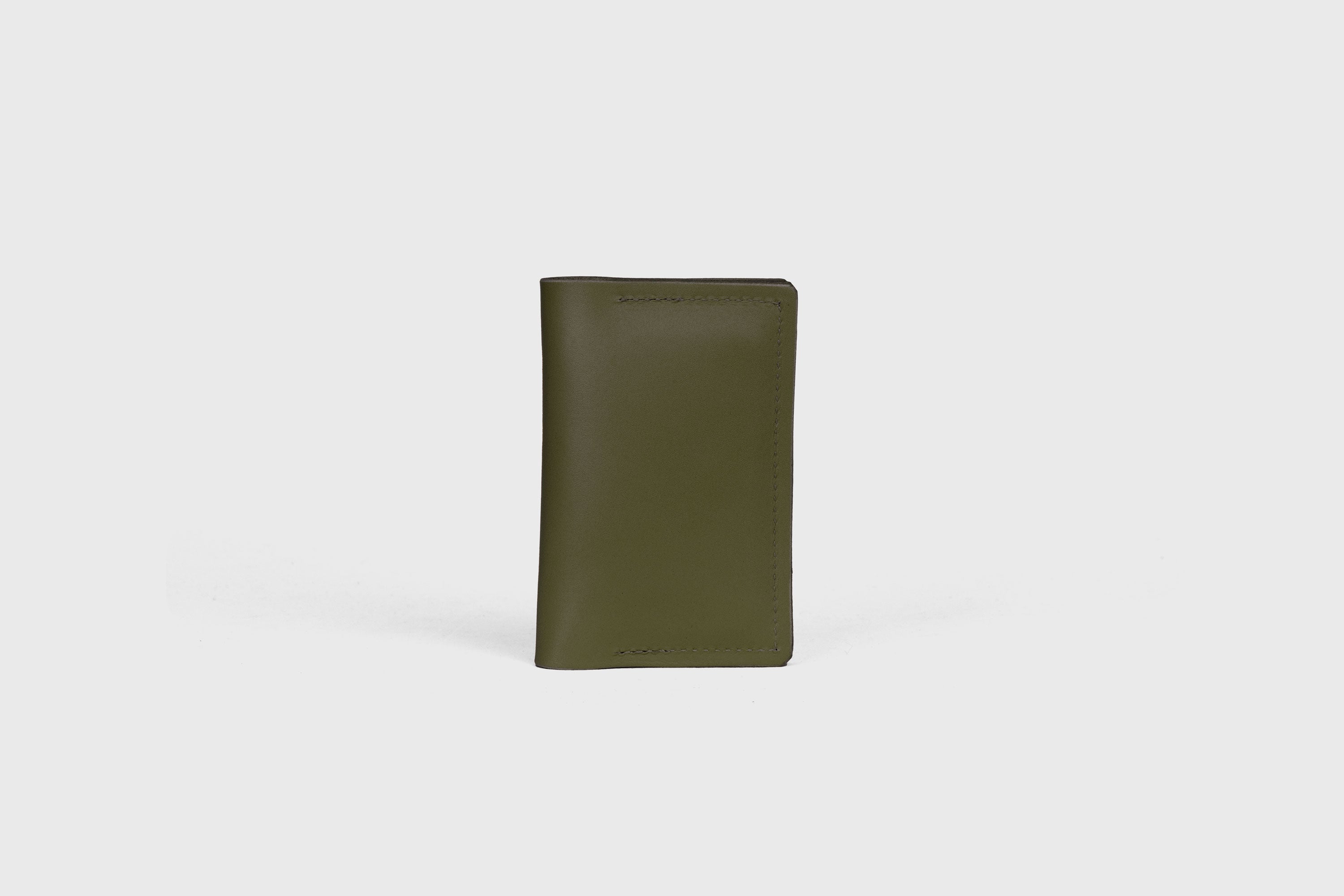 Card Etui In Olive Green Color In Vegetable Tanned Leather Minimalistic Design With Snap Buttons Atelier Madre Manuel Dreesmann Barcelona Spain