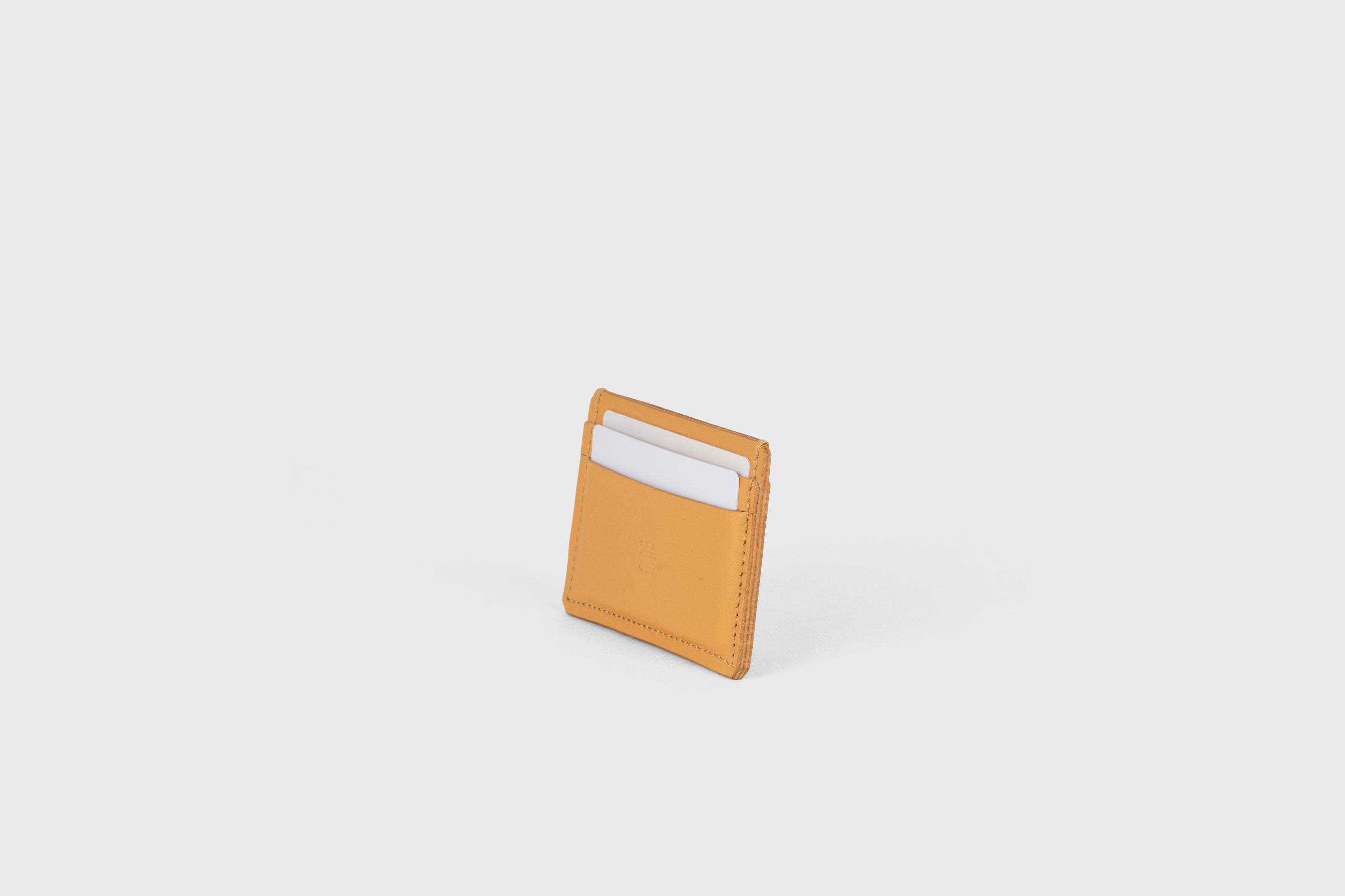 Card Wallet Premium Leather Brown Color Slim Minimalist Design Atelier Madre Manuel Dreesmann Barcelona Spain