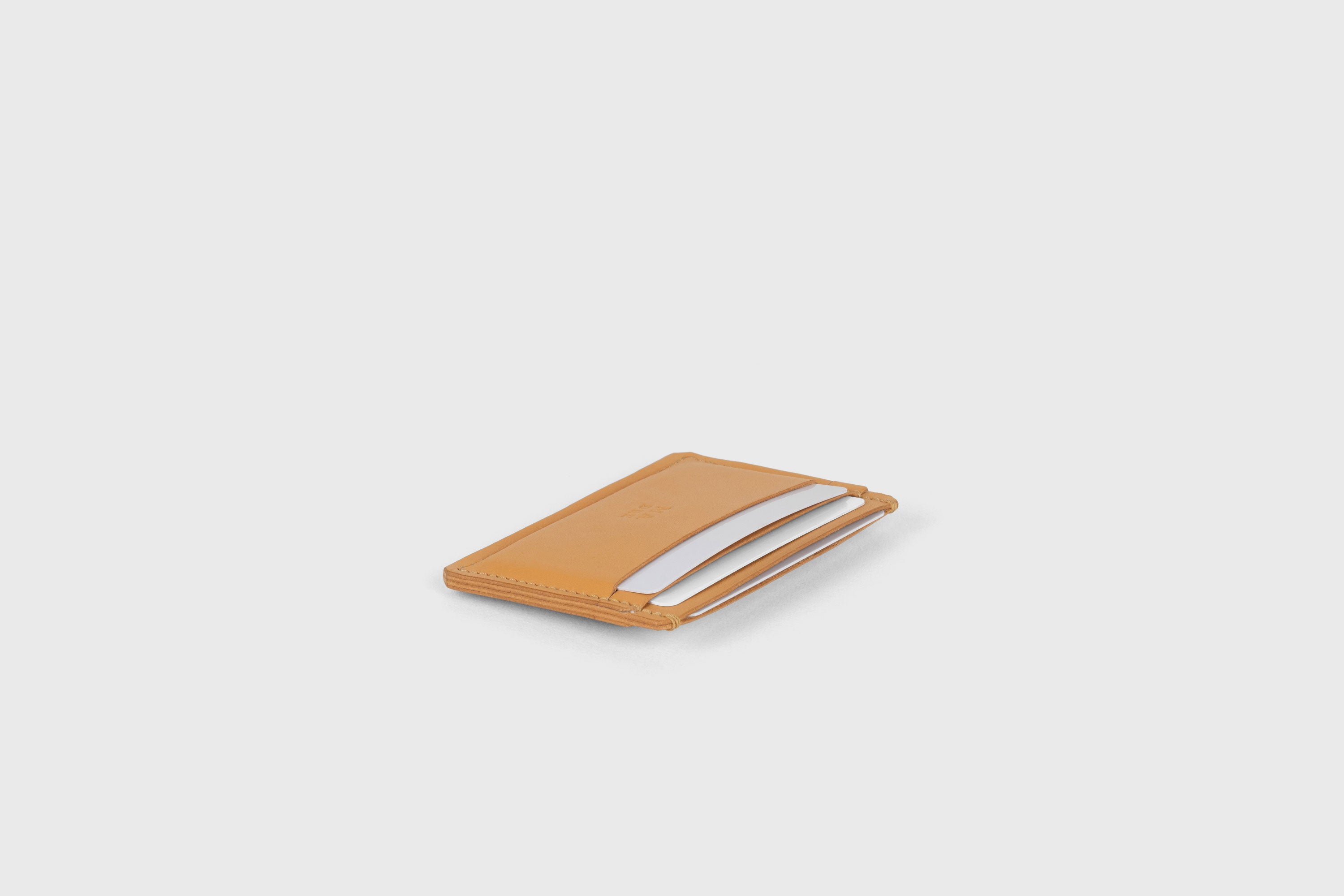 Card Wallet Premium Leather Brown Color Slim Minimalist Design Atelier Madre Manuel Dreesmann Barcelona Spain