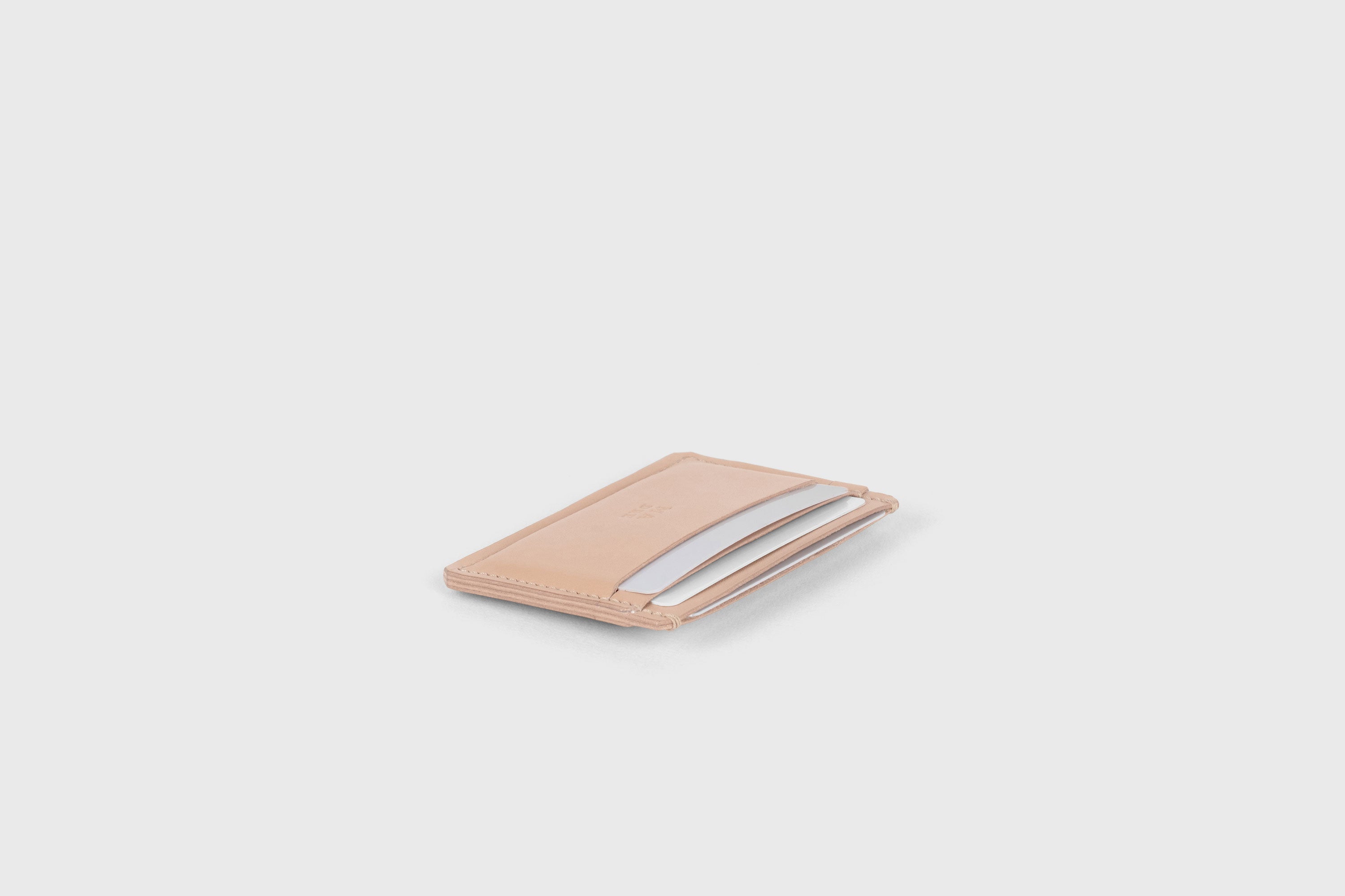 Card Wallet Premium Leather Natural Color Slim Minimalist Design Atelier Madre Manuel Dreesmann Barcelona Spain