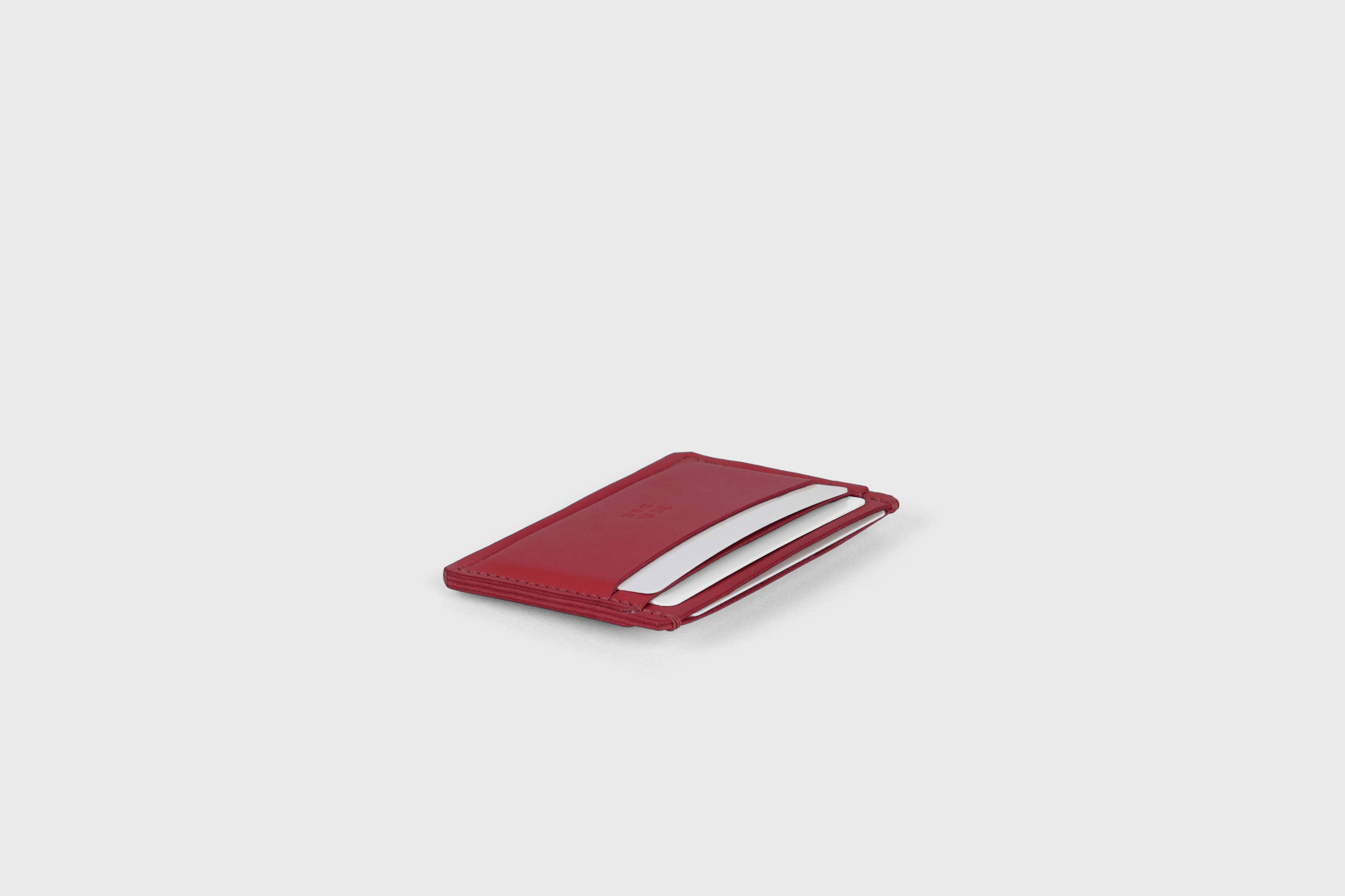 Card Wallet Premium Leather Red Color Slim Minimalist Design Atelier Madre Manuel Dreesmann Barcelona Spain