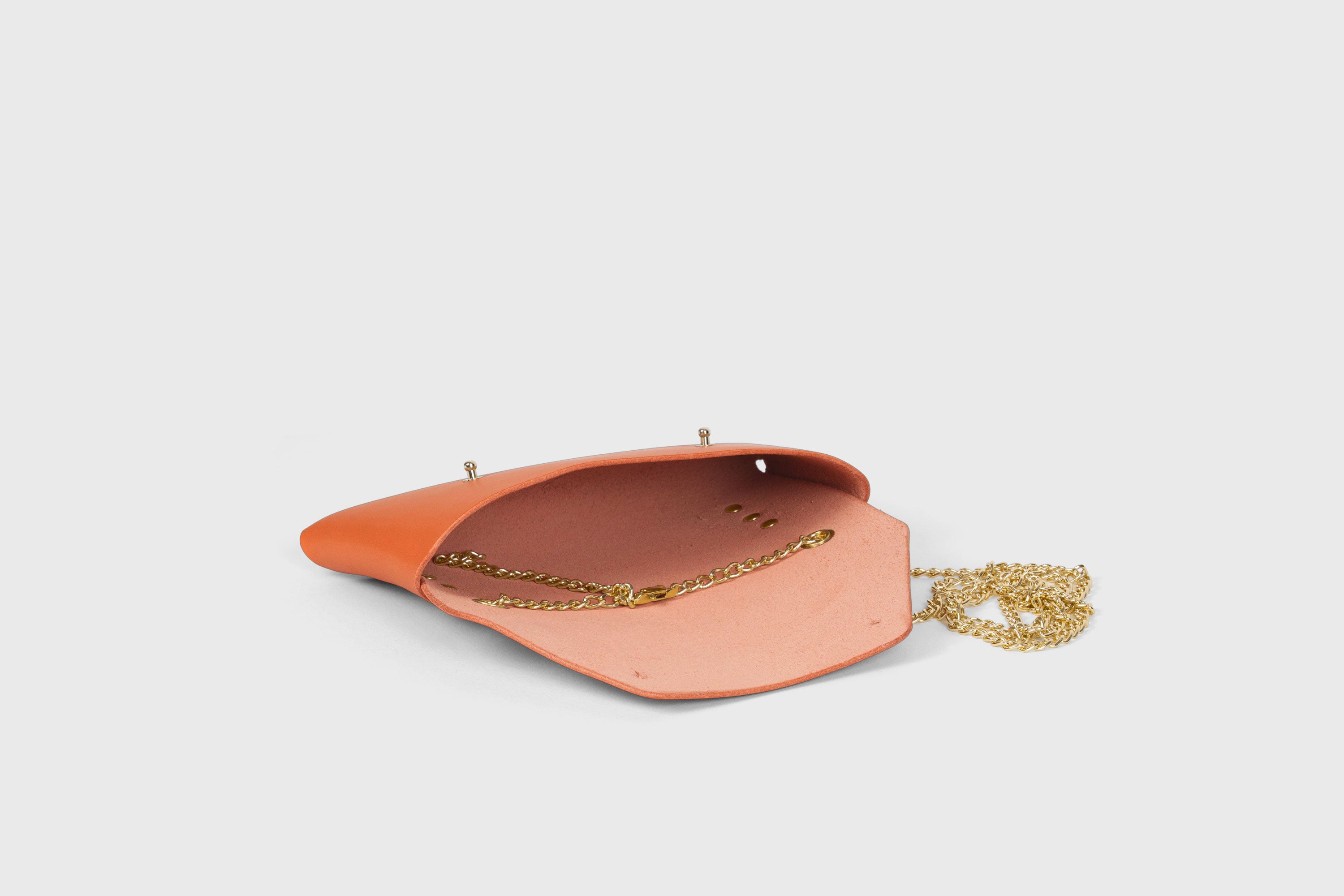 Clutch Leather Bag Gold Chain Orange Color Shoulder Crossbody Bag Premium Quality Minimalist Design Atelier Madre Manuel Dreesmann Barcelona