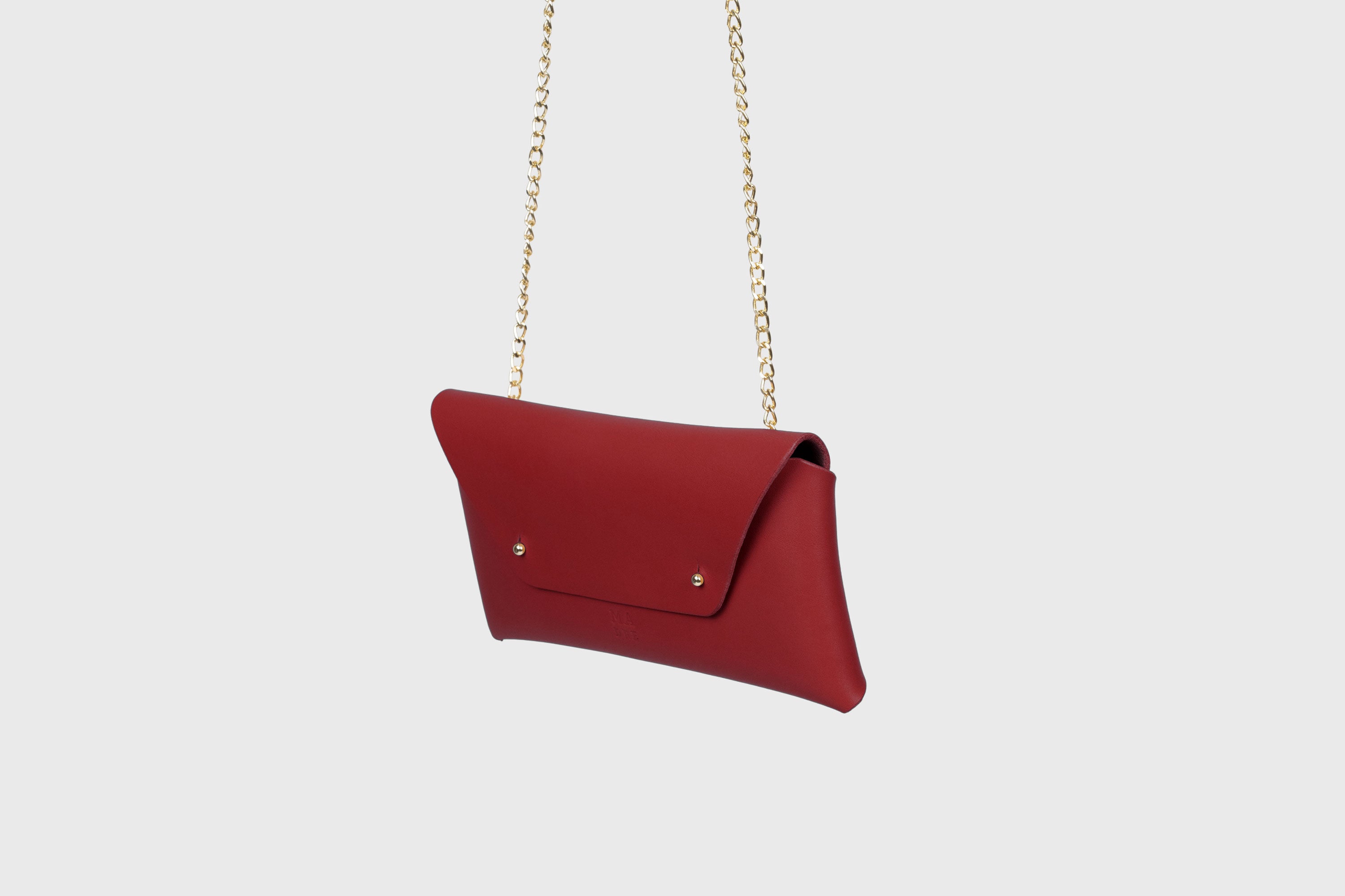 Clutch Leather Bag Gold Chain Red Color Shoulder Crossbody Bag Premium Quality Minimalist Design Atelier Madre Manuel Dreesmann Barcelona Spain