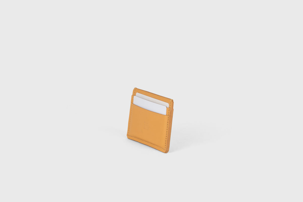 Credit Card Wallet Brown Slim Minimalist Atelier Madre Manuel Dreesmann Barcelona Spain 3