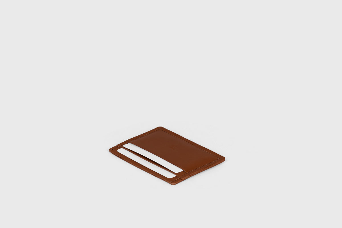 Credit Card Wallet Minimalist Leather Dark Brown Atelier Madre Manuel Dreesmann 1