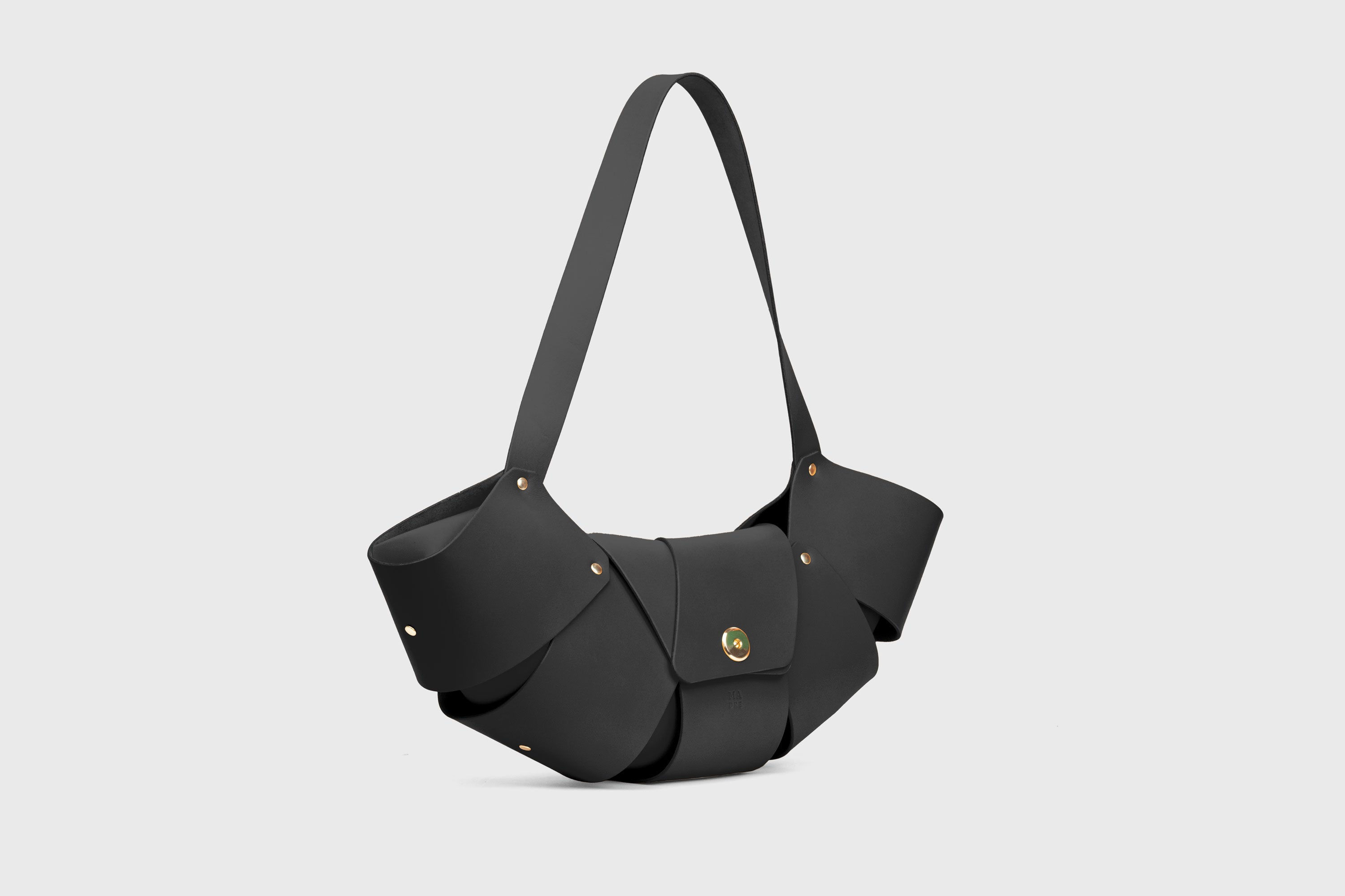 Croissant Bag Big Black Leather Magnetic Closure Full Grain Vegetable Tanned Leather High Quality Modern Minimalistic Organic Design Full Brass Rivets Atelier Madre Manuel Dreesmann Barcelona Spain