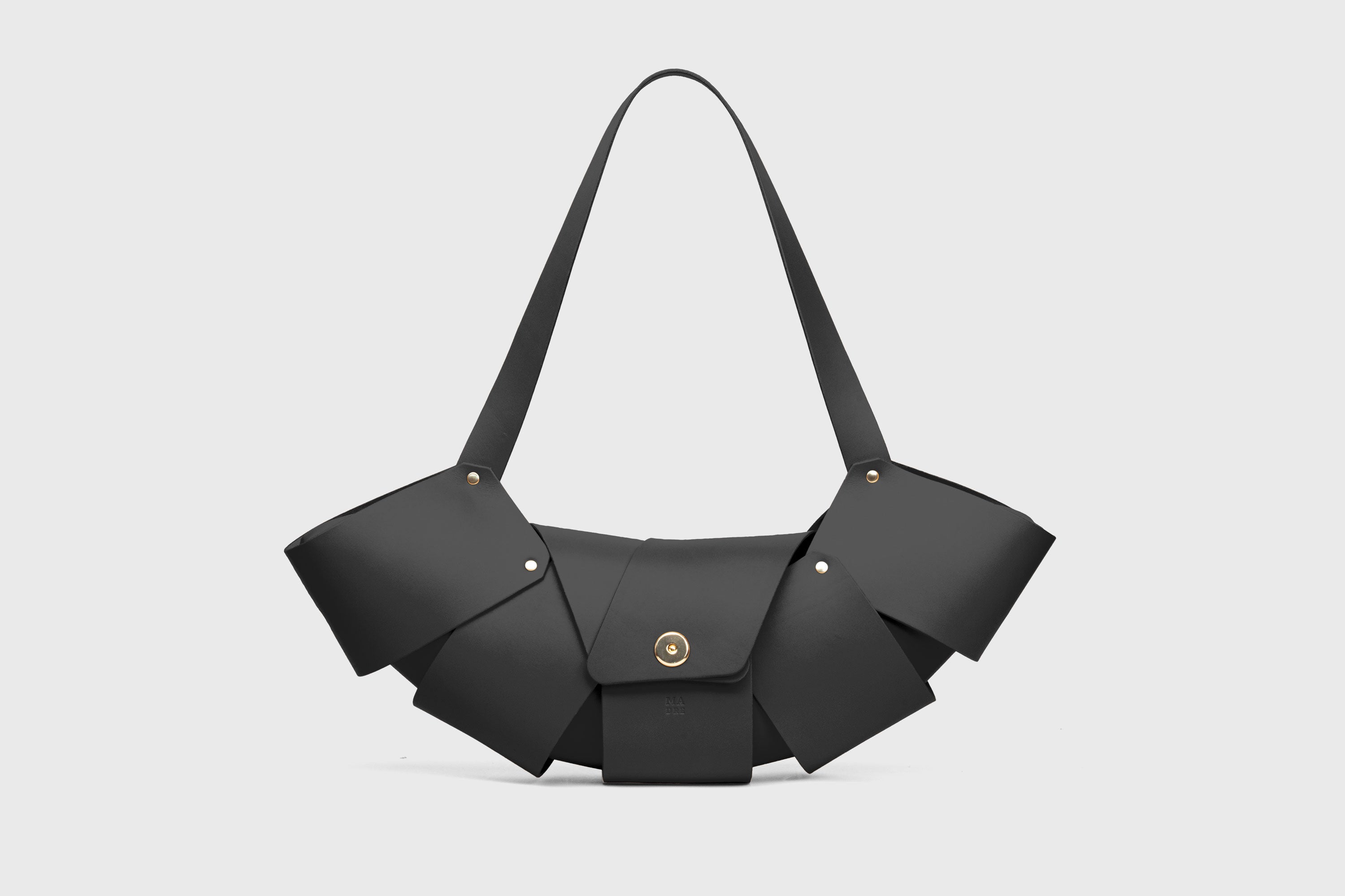 Croissant Bag Big Black Leather Magnetic Closure Full Grain Vegetable Tanned Leather High Quality Modern Minimalistic Organic Design Full Brass Rivets Atelier Madre Manuel Dreesmann Barcelona Spain