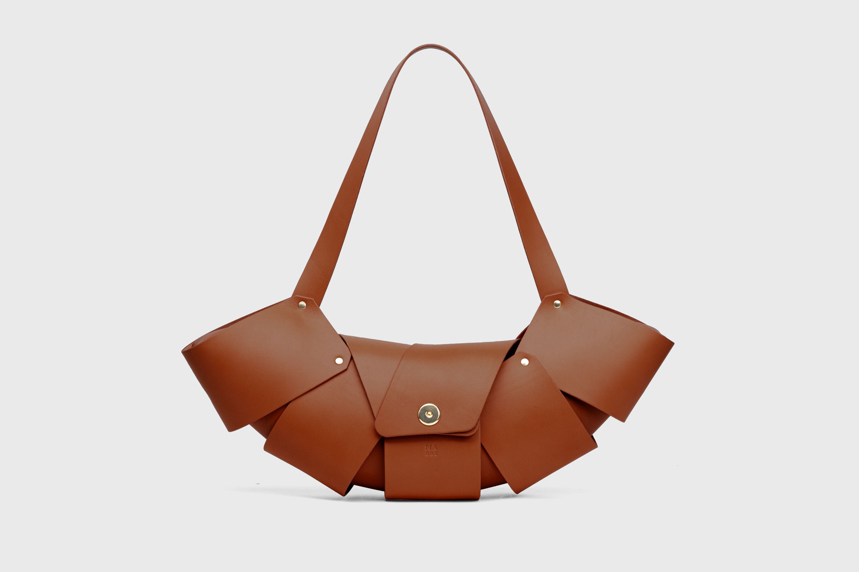 Croissant Bag Big Dark Brown Leather Magnetic Closure Full Grain Vegetable Tanned Leather High Quality Modern Minimalistic Organic Design Full Brass Rivets Atelier Madre Manuel Dreesmann Barcelona Spain