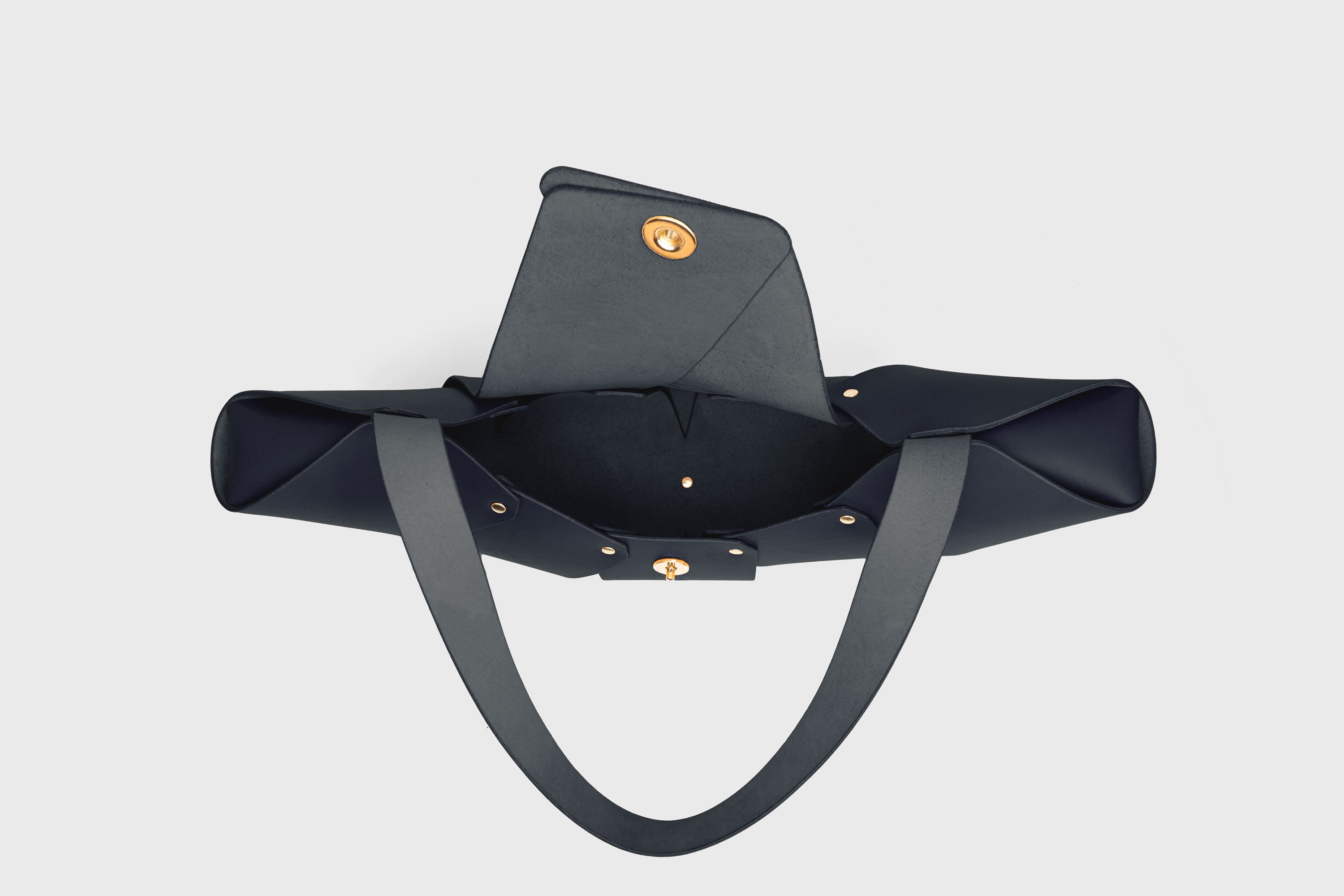 Croissant Bag Big Marine Blue Leather Magnetic Closure Full Grain Vegetable Tanned Leather High Quality Modern Minimalistic Organic Design Full Brass Rivets Atelier Madre Manuel Dreesmann Barcelona Spain