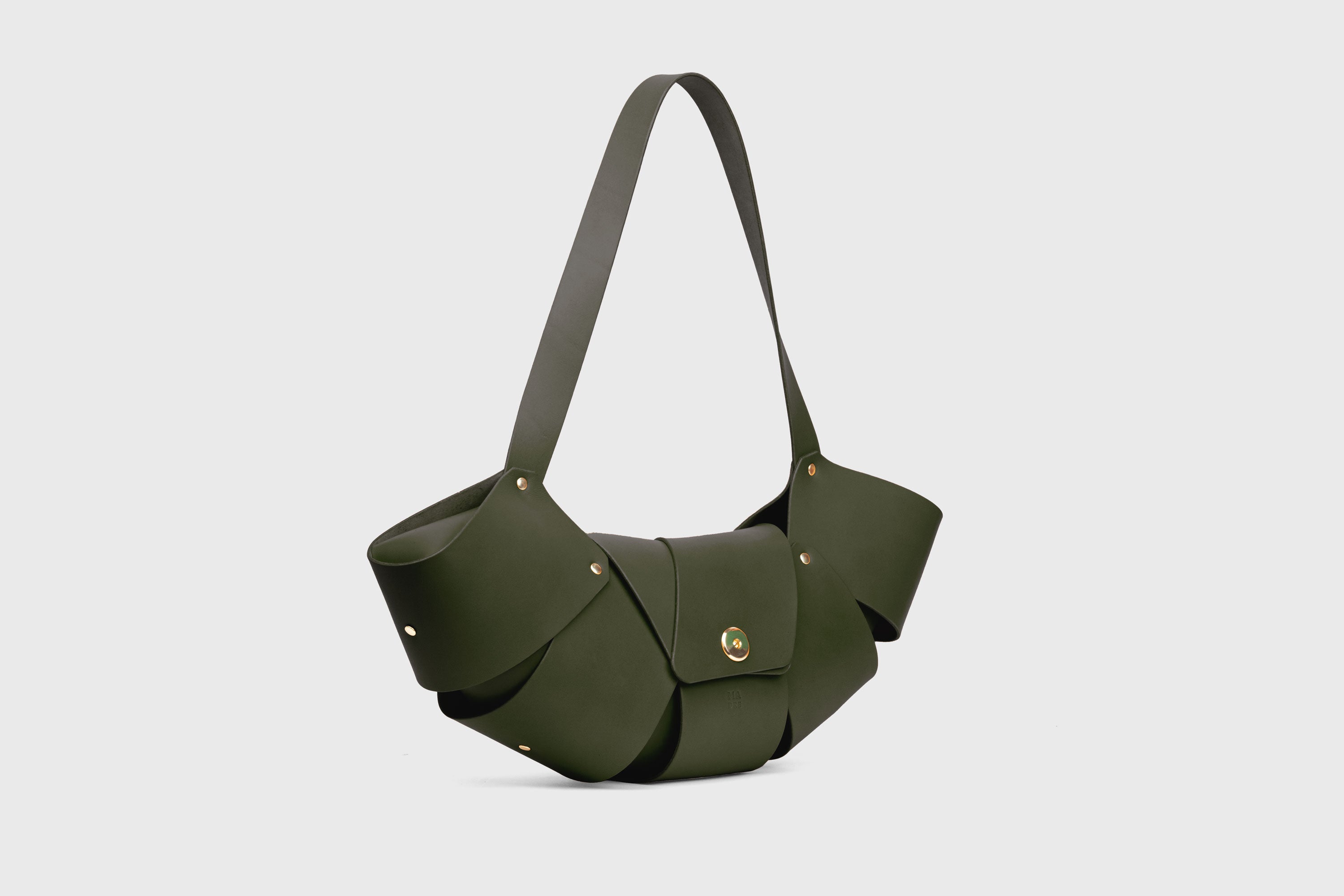 Croissant Bag Big Olive Green Leather Magnetic Closure Full Grain Vegetable Tanned Leather High Quality Modern Minimalistic Organic Design Full Brass Rivets Atelier Madre Manuel Dreesmann Barcelona Spain