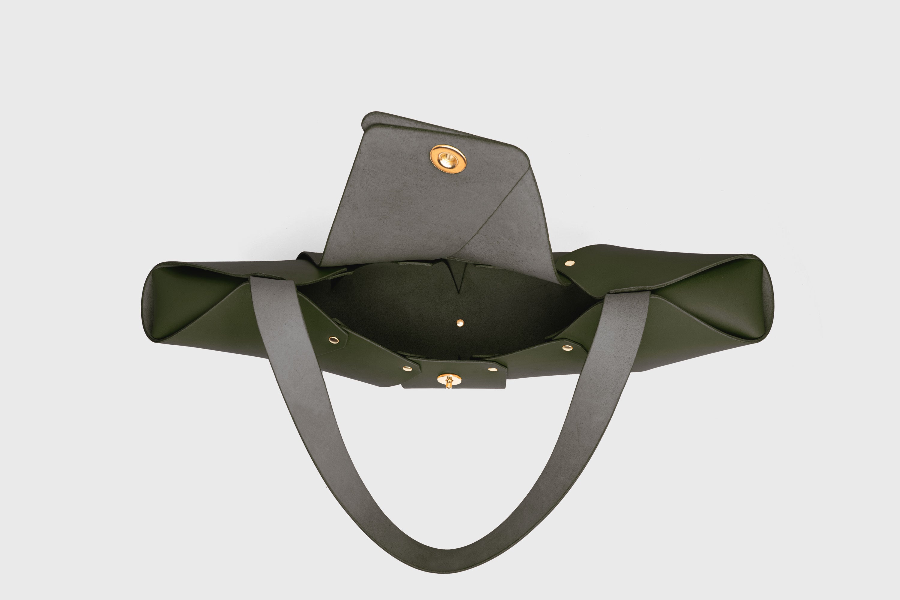 Croissant Bag Big Olive Green Leather Magnetic Closure Full Grain Vegetable Tanned Leather High Quality Modern Minimalistic Organic Design Full Brass Rivets Atelier Madre Manuel Dreesmann Barcelona Spain