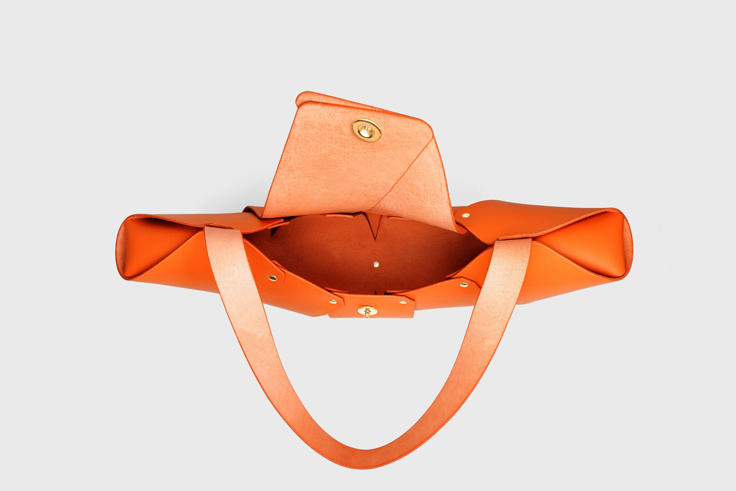 Croissant Bag Big Orange Leather Magnetic Closure Full Grain Vegetable Tanned Leather High Quality Modern Minimalistic Organic Design Full Brass Rivets Atelier Madre Manuel Dreesmann Barcelona Spain