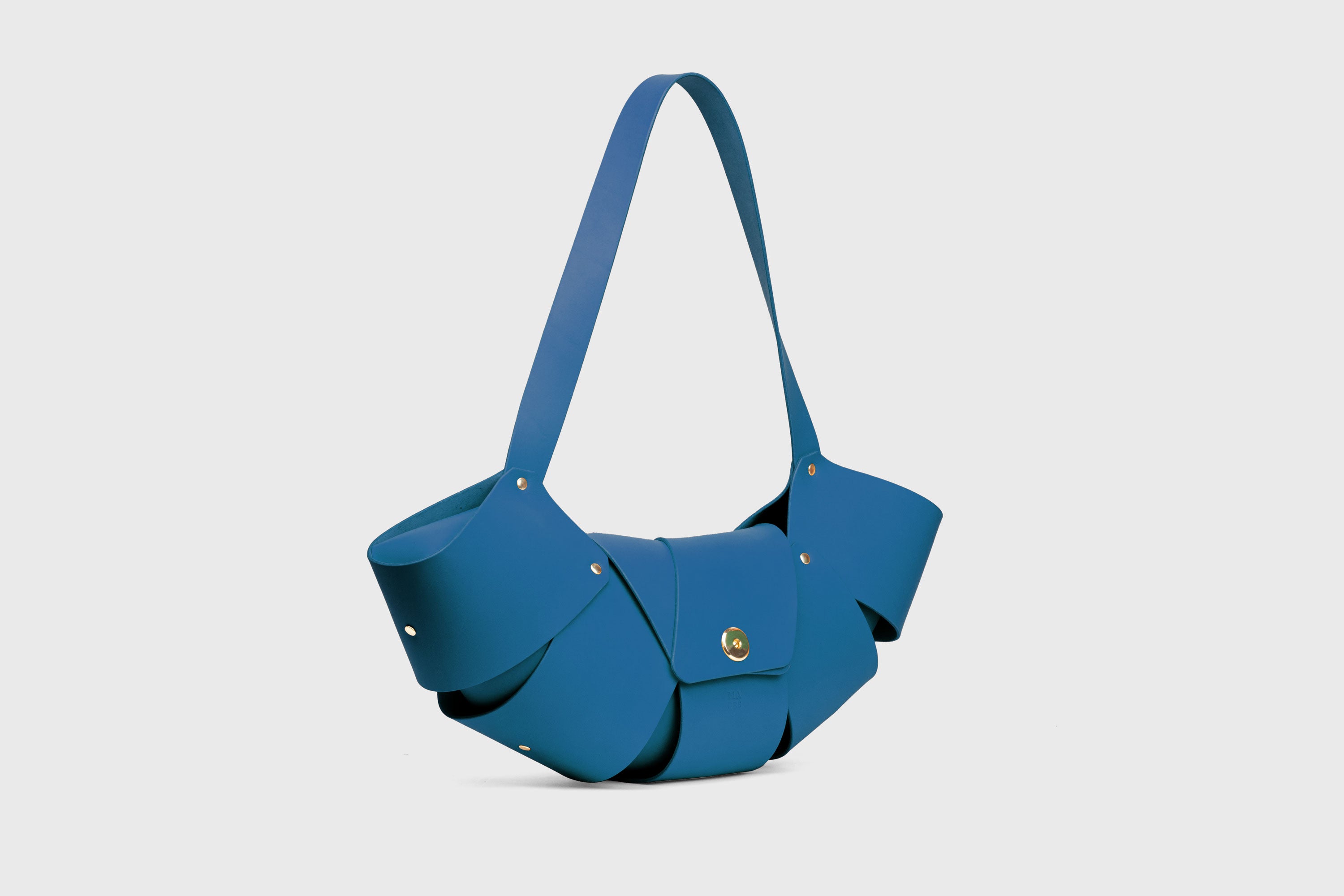 Croissant Bag Big Royal Blue Leather Magnetic Closure Full Grain Vegetable Tanned Leather High Quality Modern Minimalistic Organic Design Full Brass Rivets Atelier Madre Manuel Dreesmann Barcelona Spain