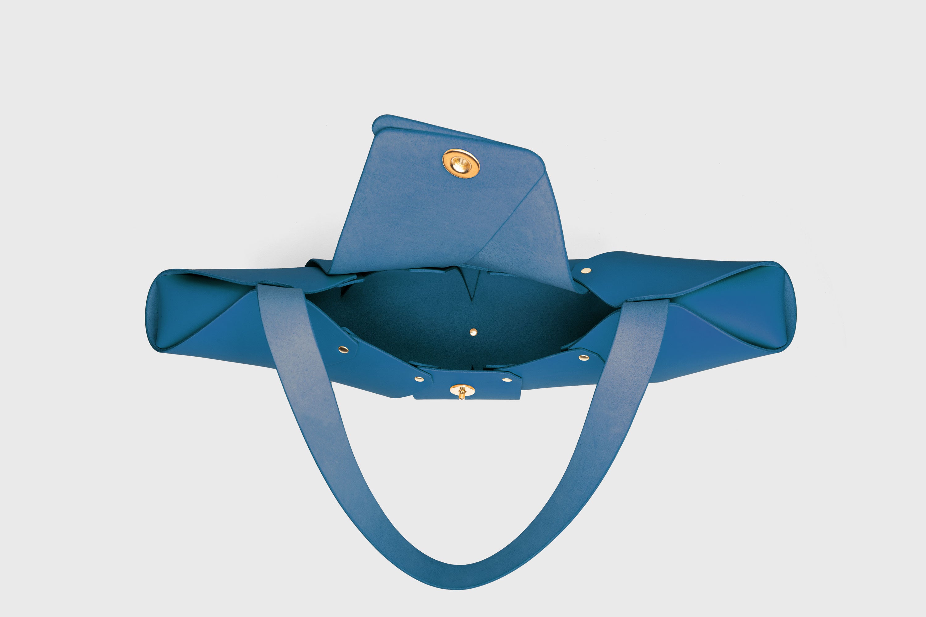 Croissant Bag Big Royal Blue Leather Magnetic Closure Full Grain Vegetable Tanned Leather High Quality Modern Minimalistic Organic Design Full Brass Rivets Atelier Madre Manuel Dreesmann Barcelona Spain