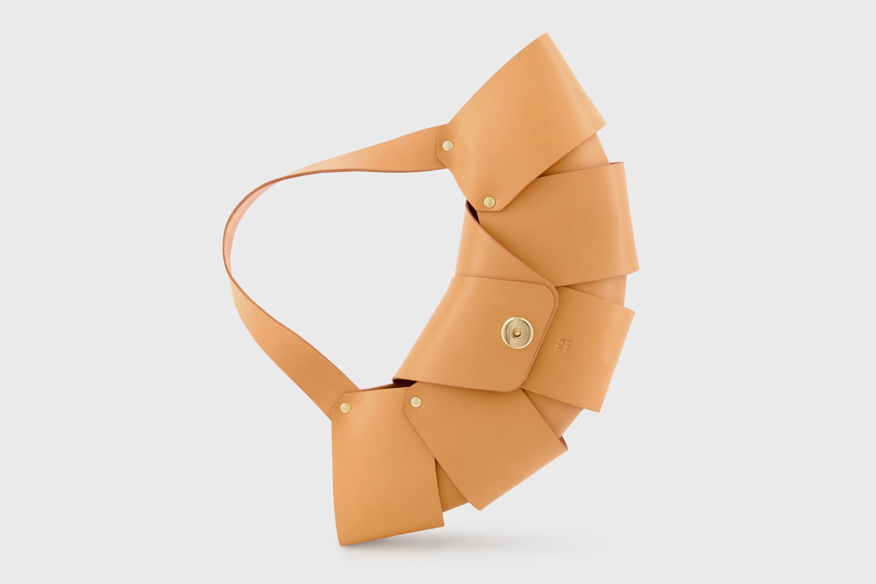 Croissant Bag Brown Leather Magnetic Closure Full Grain Vegetable Tanned Leather High Quality Modern Minimalistic Organic Design Full Brass Rivets Atelier Madre Manuel Dreesmann Barcelona Spain