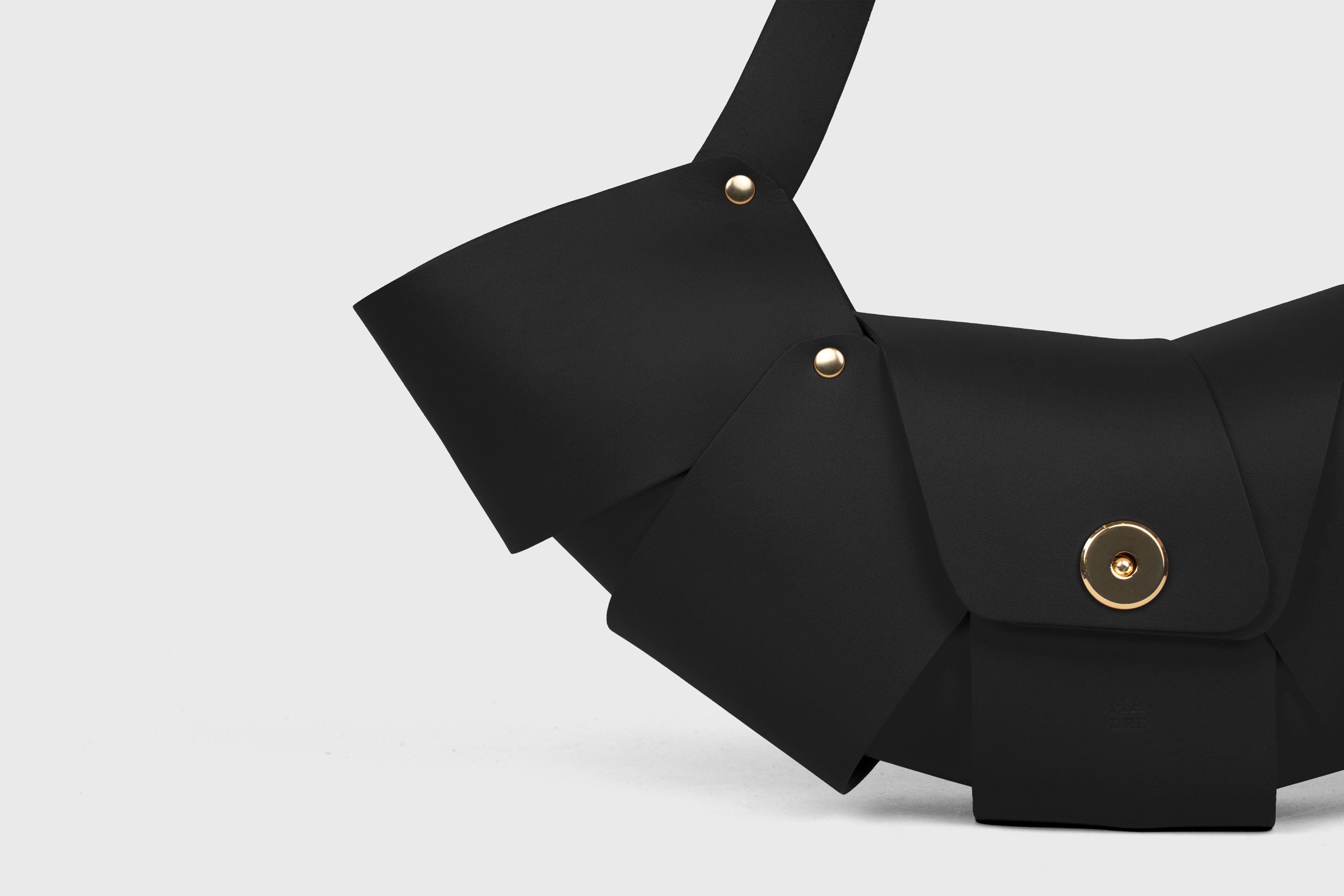 Croissant Bag Black Color Leather Magnetic Closure Full Grain Vegetable Tanned Leather High Quality Modern Minimalistic Organic Design Full Brass Rivets Atelier Madre Manuel Dreesmann Barcelona Spain