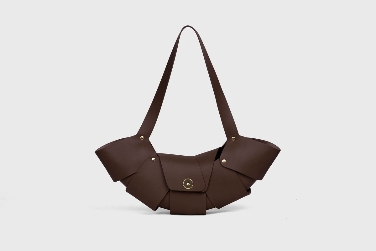 Croissant Bag Magnetic Closure Chocolate Brown Leather Atelier Madre Manuel Dreesmann Barcelona Spain 1